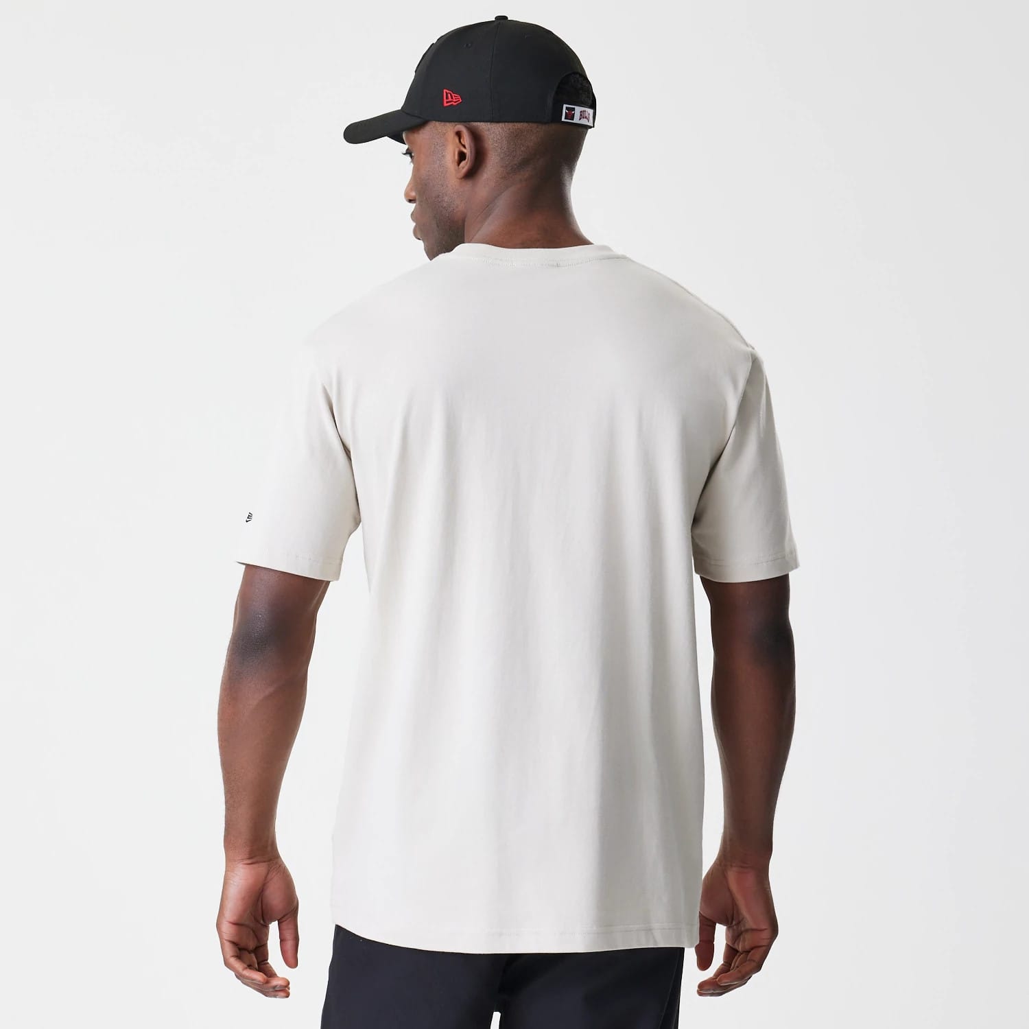The Male model is wearing Chicago Bulls Modern Driver Light Beige T-Shirt 2