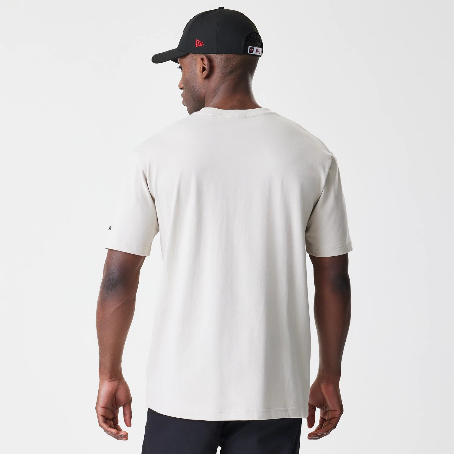 The Male model is wearing Chicago Bulls Modern Driver Light Beige T-Shirt 2