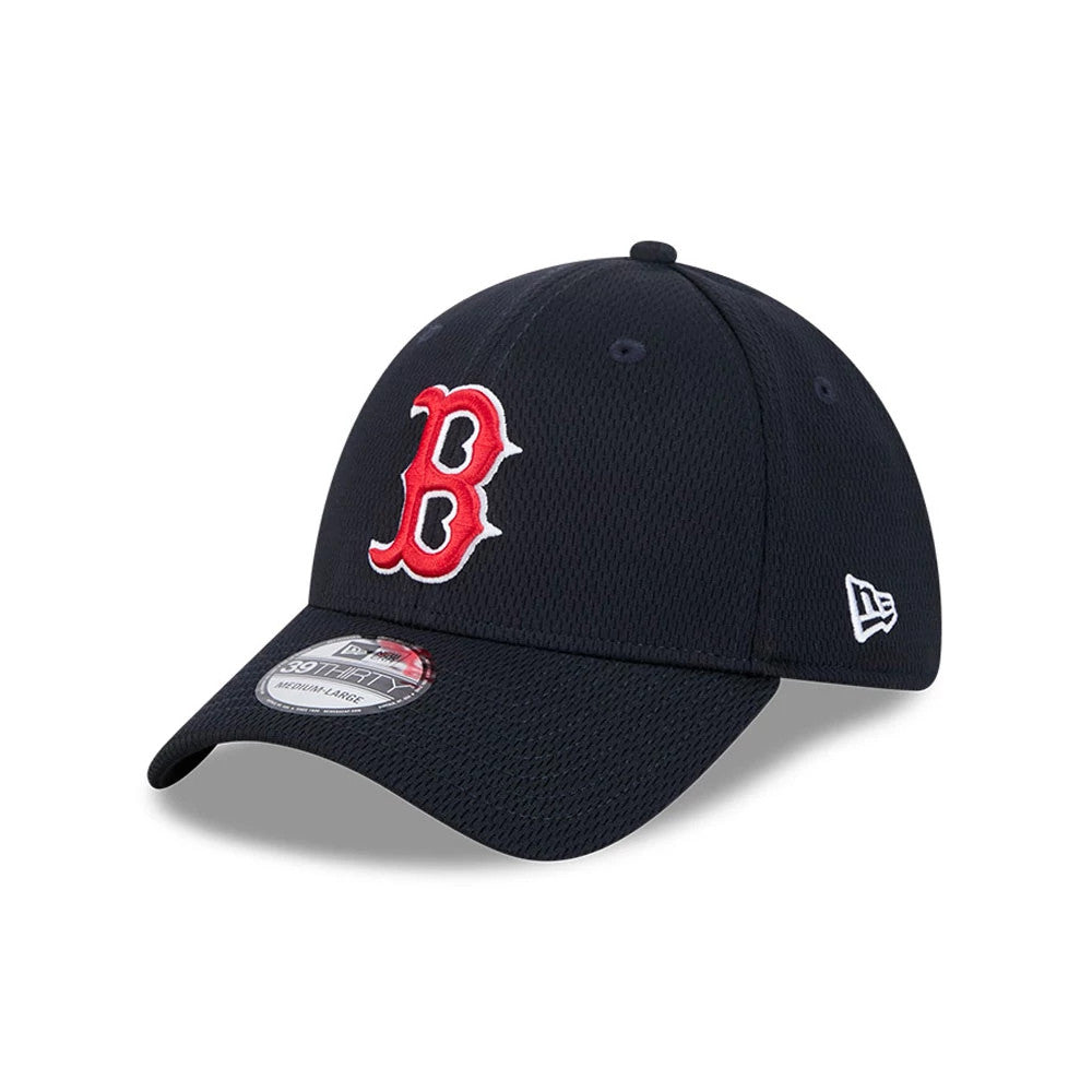 Boston Red Sox MLB Evergreen Navy New Era 39THIRTY Stretch Fit Cap, three-quarter view showing the red B logo in raised embroidery on the front panel, with a New Era flag logo on the left side and a 39THIRTY size sticker on the visor.