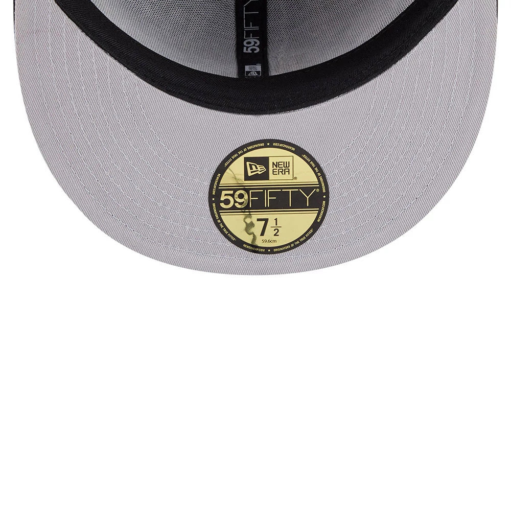 Detroit Tigers MLB Evergreen Navy New Era 39THIRTY Stretch Fit Cap, inside view showing the white 39THIRTY size sticker on the grey undervisor and the black New Era branded taping along the inner seams of the structured crown.