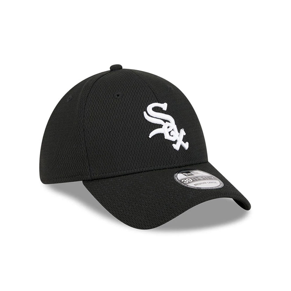 White Sox MLB Evergreen Black New Era 39THIRTY Stretch Fit Cap, three-quarter view showing the white embroidered Sox logo on the front panel, curved black visor and the 39THIRTY size sticker on the top of the visor.
