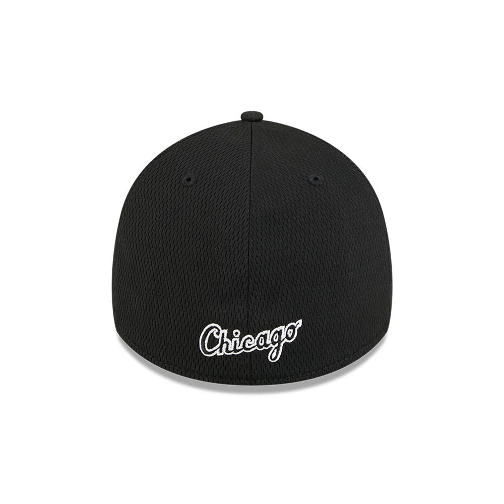White Sox MLB Evergreen Black New Era 39THIRTY Stretch Fit Cap, rear view showing white embroidered Chicago script at the base of the structured black crown, centred above the back panels.