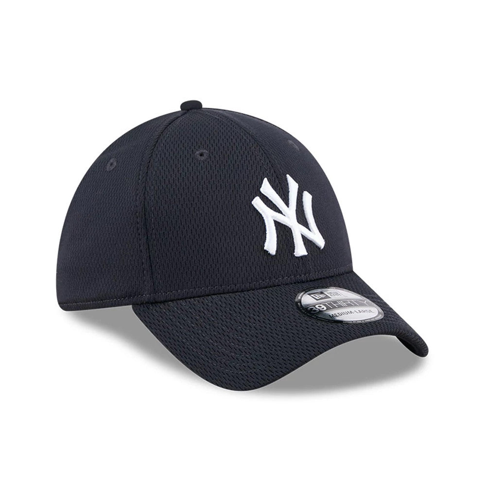 New York Yankees MLB Evergreen Navy New Era 39THIRTY Stretch Fit Cap, three-quarter view showing the white embroidered NY logo on the mesh front panel, a curved visor with a 39THIRTY size sticker, and navy eyelets.