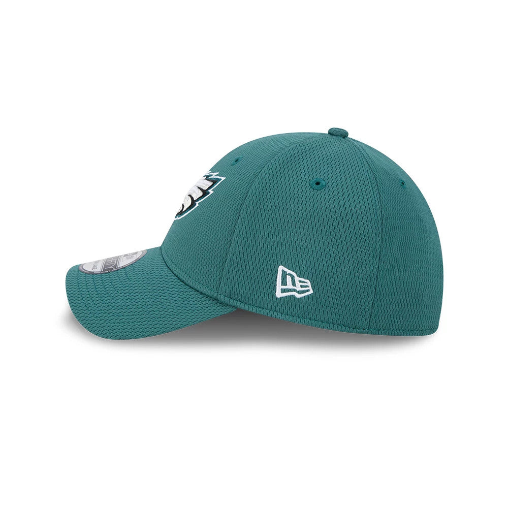 Eagles NFL Evergreen Dark Green New Era 39THIRTY Stretch Fit Cap, side view showing the white embroidered New Era flag logo on the left side, with a contoured crown and curved visor displaying the 39THIRTY size sticker.
