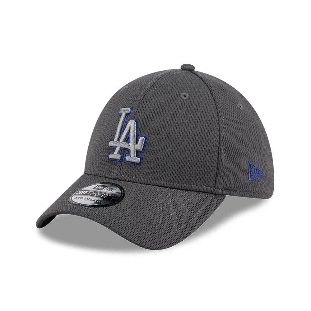 LA Dodgers MLB Evergreen Dark Grey New Era 39THIRTY Stretch Fit Cap, three-quarter view showing a raised white and blue embroidered LA logo on the front panel, curved visor with a 39THIRTY size sticker, and New Era flag logo on the left side.