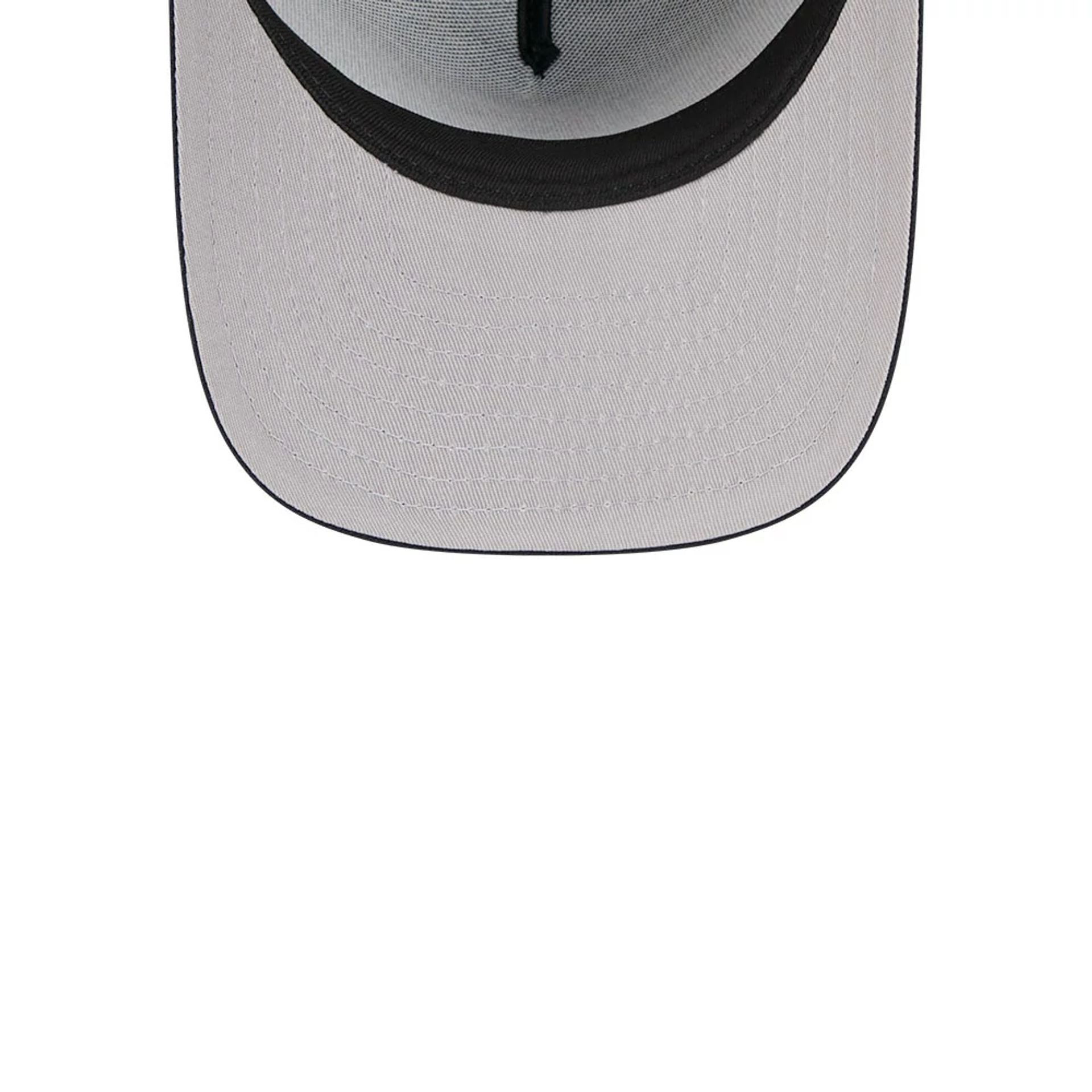 Pictured is this MLB Evergreen Cleveland Guardians 9FIFTY A-Frame Snapback cap in navy. 2