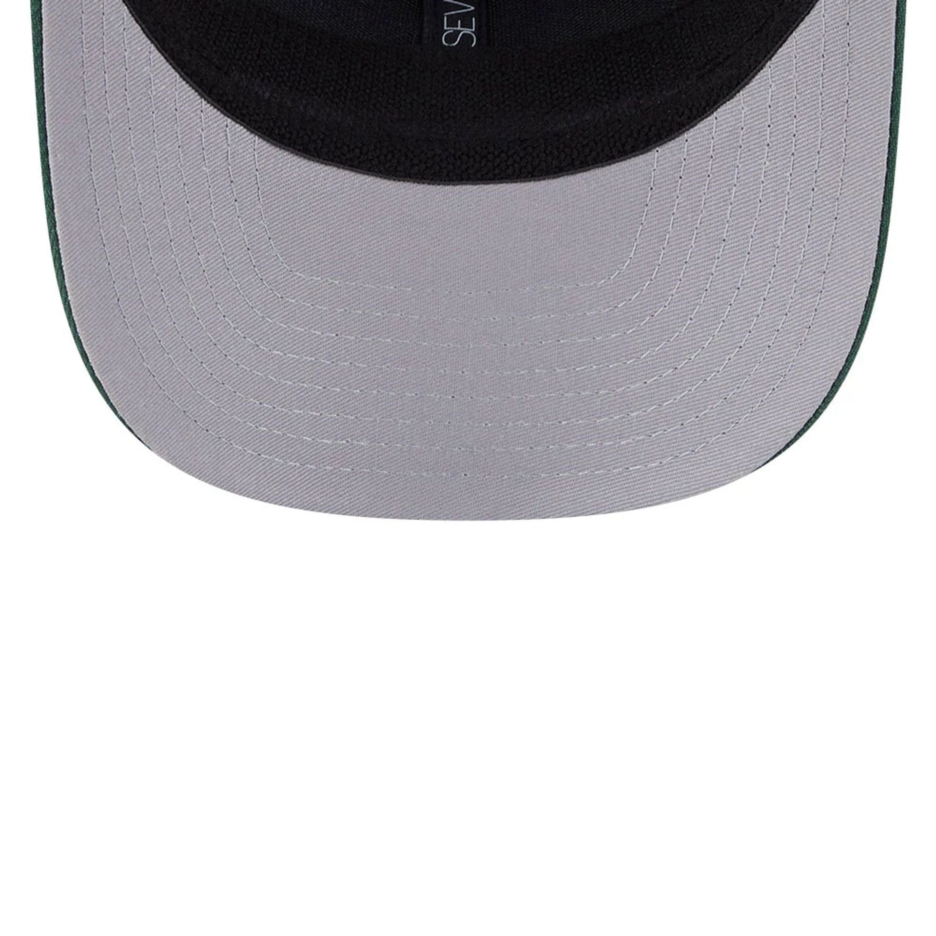 Pictured is this NFL Evergreen Green Bay Packers 9SEVENTY Stretch Snap cap in dark green. 2