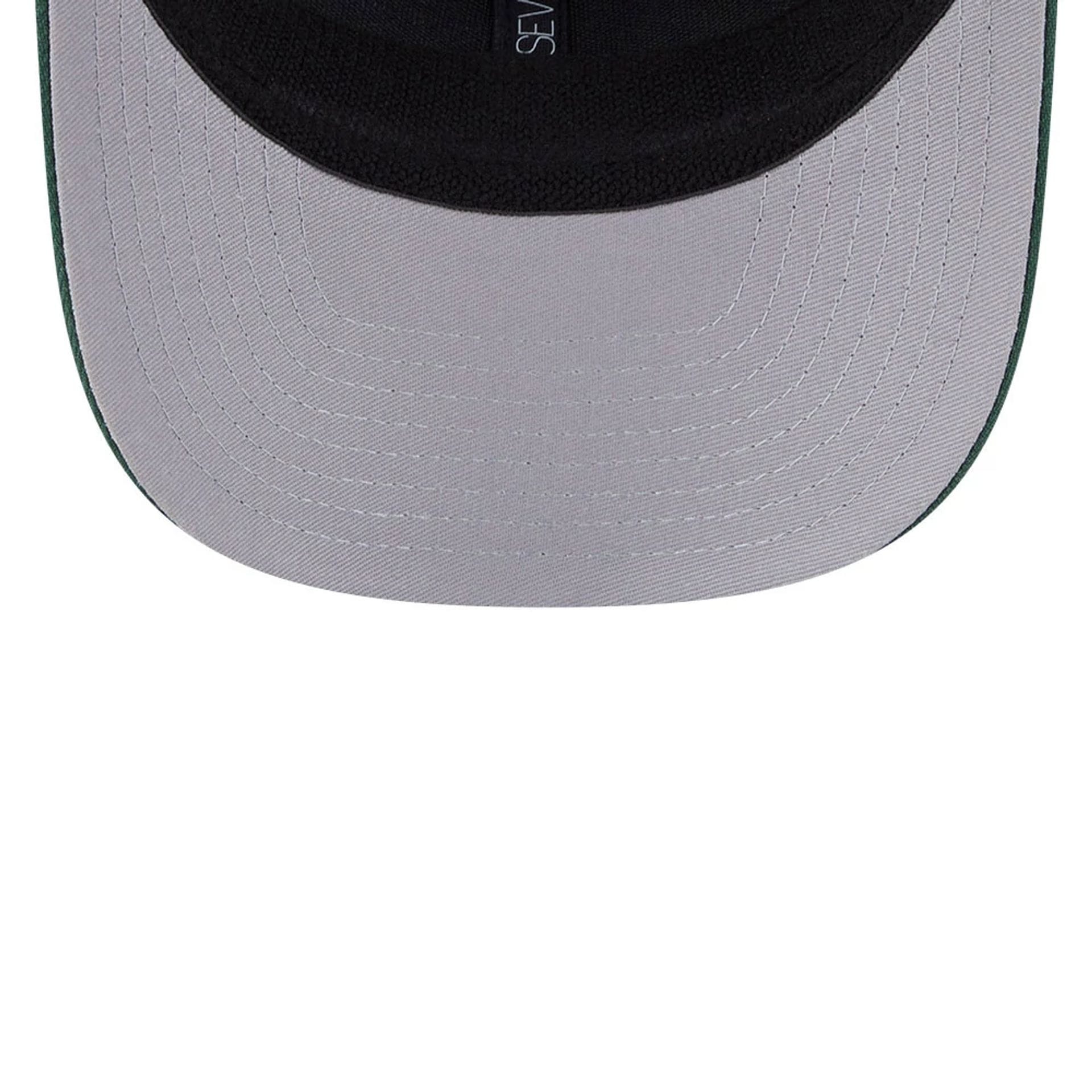 Pictured is this NFL Evergreen Green Bay Packers 9SEVENTY Stretch Snap cap in dark green. 2