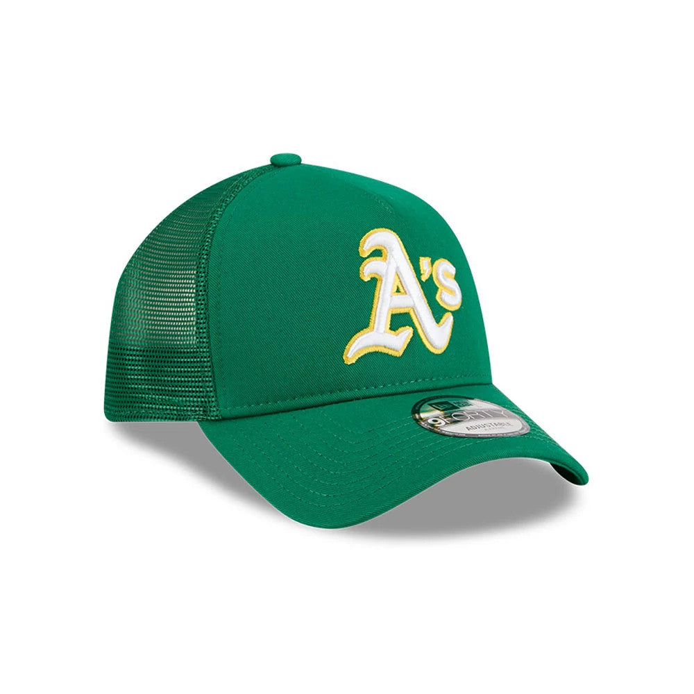 Athletics MLB Evergreen Green New Era 9FORTY A-Frame Adjustable Cap, three-quarter view with raised white and yellow embroidered A’s logo on the front panel, green curved visor, and 9FORTY size sticker on the visor.