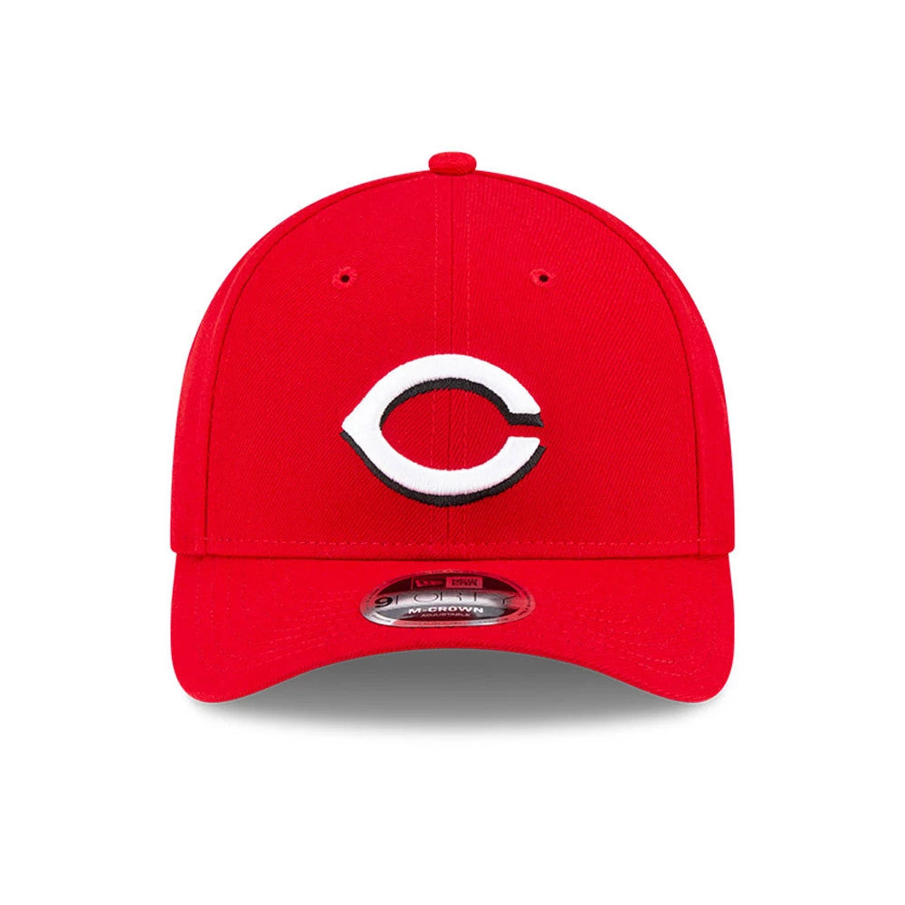 Cincinnati Reds MLB Player Replica Red New Era 9FORTY M-Crown Adjustable Cap, front view showing the white embroidered C logo on the front panel, with a curved visor and 9FORTY size sticker on the red cap.