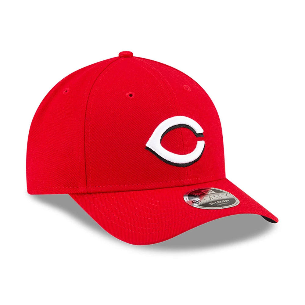 Cincinnati Reds MLB Player Replica Red New Era 9FORTY M-Crown Adjustable Cap, three-quarter view showing the white raised embroidered C logo on the front panel, red curved visor with a 9FORTY size sticker and matching red top button.