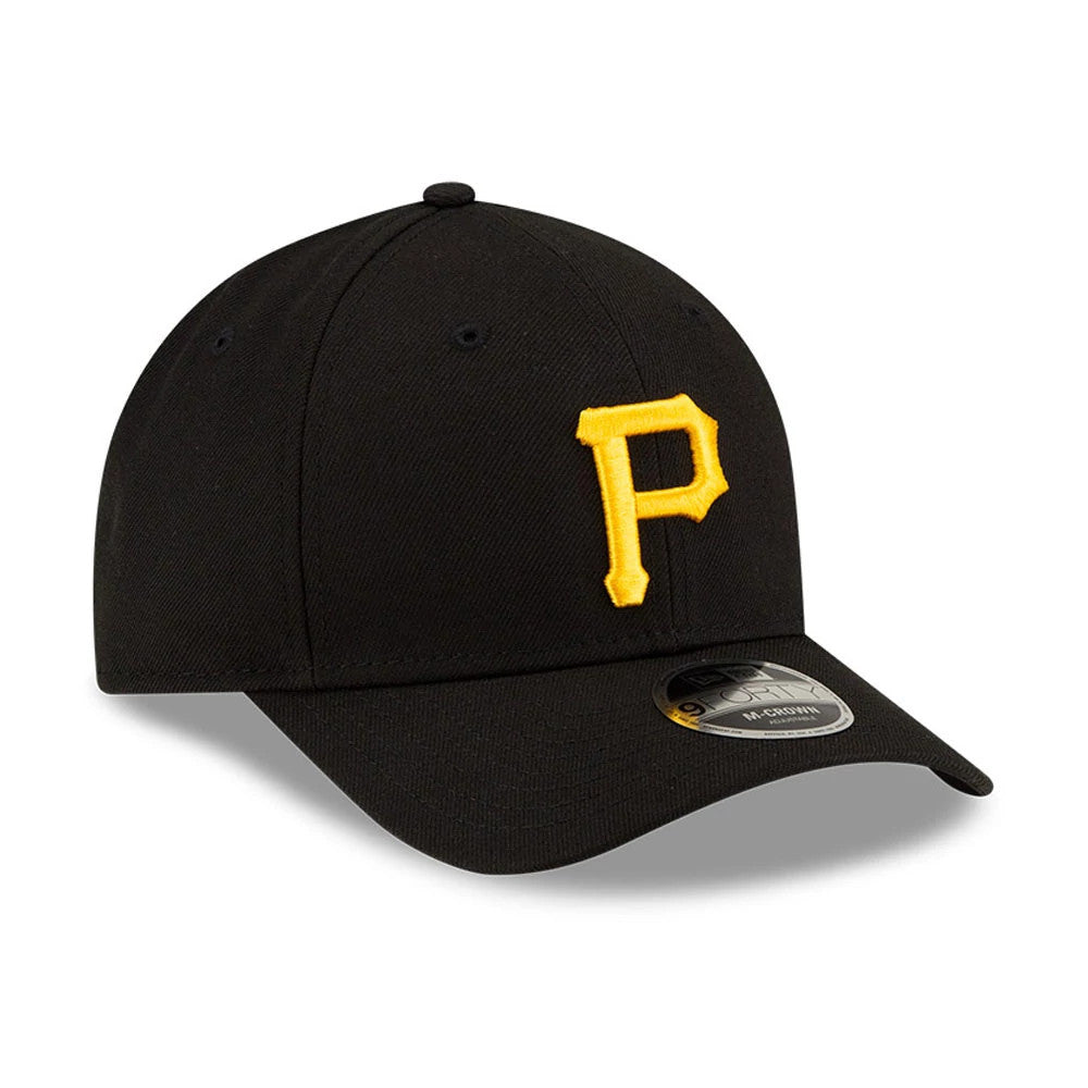 Pittsburgh Pirates MLB Player Replica Black New Era 9FORTY M-Crown Adjustable Cap, three-quarter view showing the raised yellow embroidered P logo on the front panel, with a curved visor and 9FORTY size sticker on top.