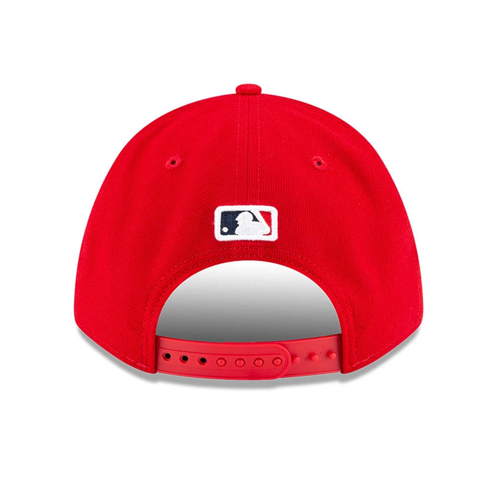 St. Louis Cardinals MLB Player Replica Red New Era 9FORTY M-Crown Adjustable Cap, rear view showing the MLB Batterman logo centred on the back panels above the adjustable red snap closure on the structured red crown.