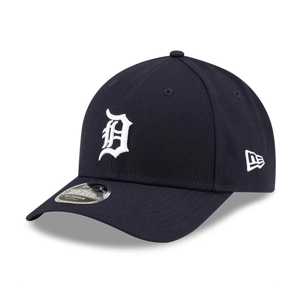 Detroit Tigers MLB Player Replica Navy New Era 9FORTY M-Crown Adjustable Cap, front view showing the white embroidered D logo on the structured navy crown, curved visor, 9FORTY size sticker, and white New Era flag logo on the left side.