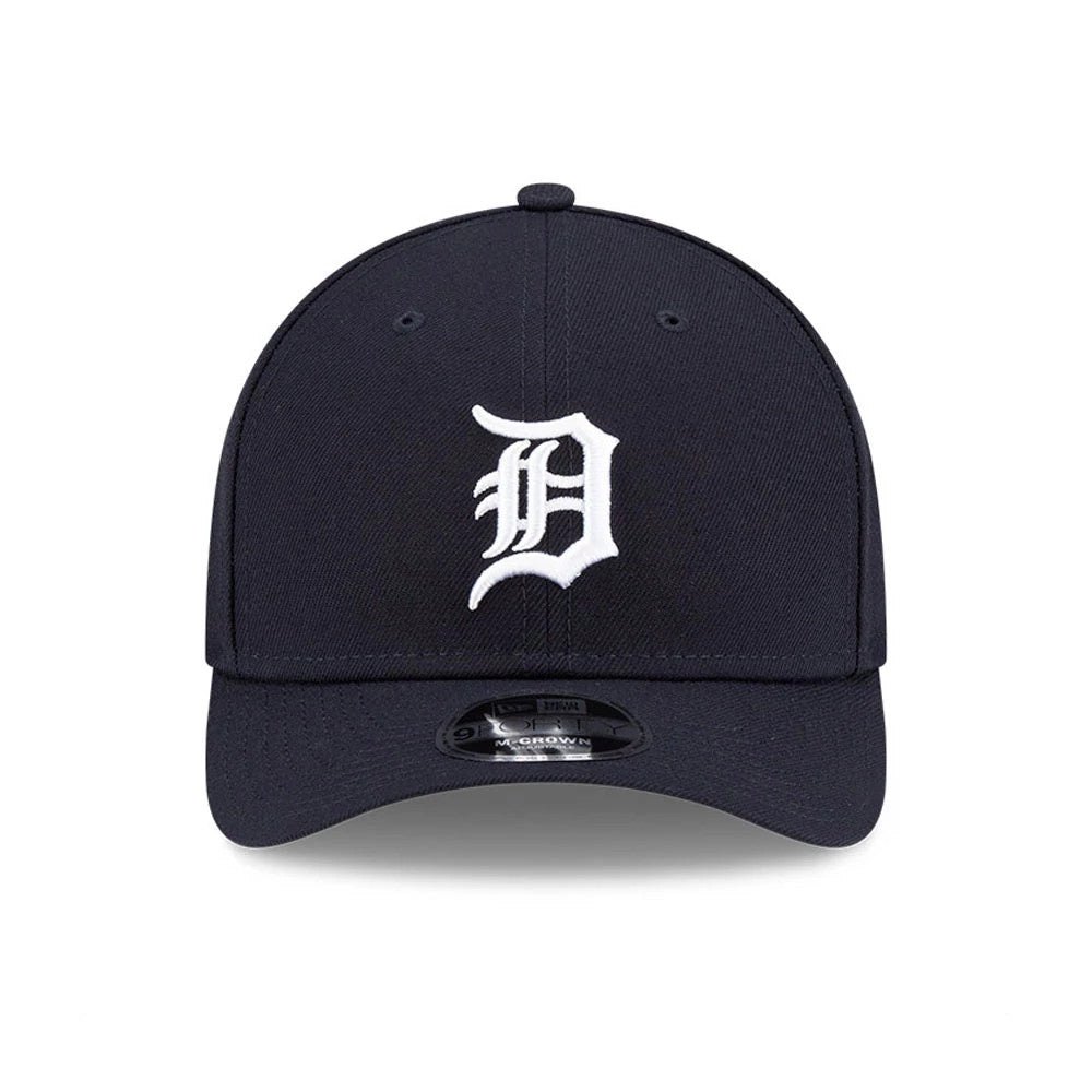 Detroit Tigers MLB Player Replica Navy New Era 9FORTY M-Crown Adjustable Cap, front view showing the raised white embroidered D logo on the front panels and the black 9FORTY size sticker centred on the curved visor.