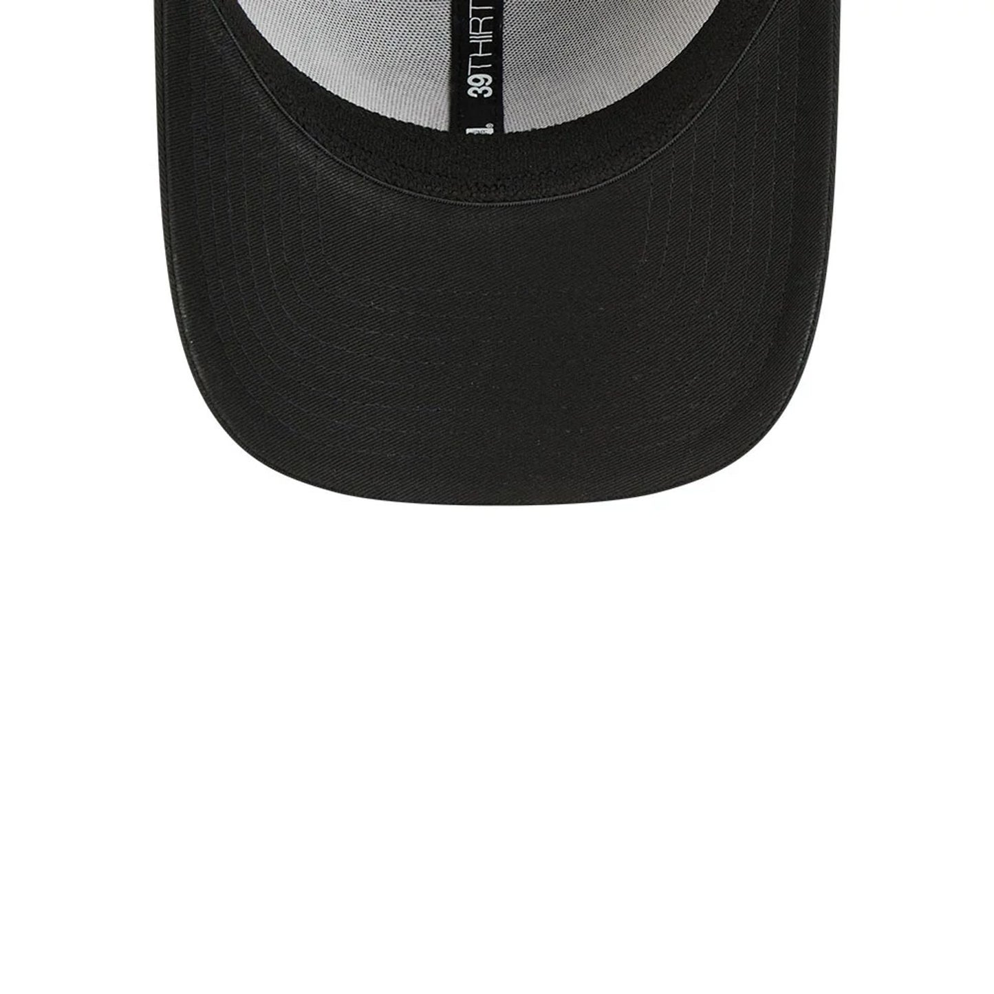 Pictured is this NHL Evergreen Neo LA Kings 39THIRTY Stretch Fit cap in black. 7