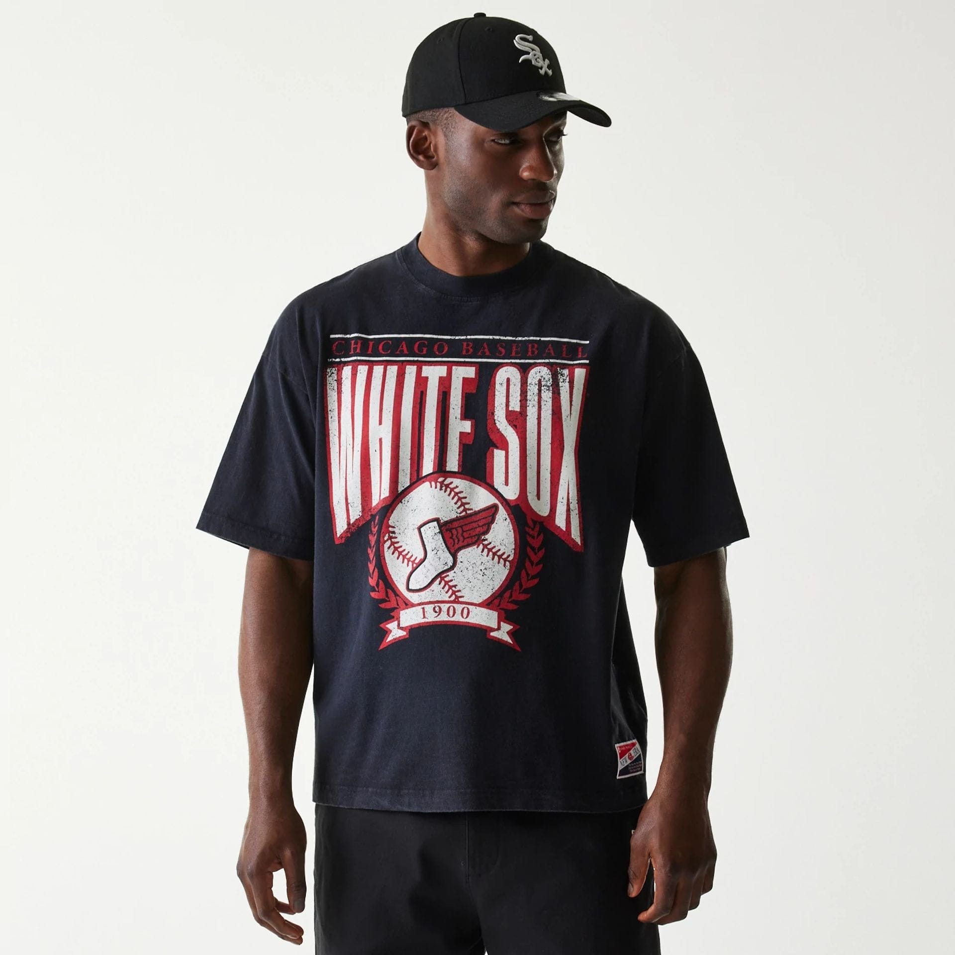 The Male model is wearing Chicago White Sox MLB City Connect G1 Black T-Shirt 1