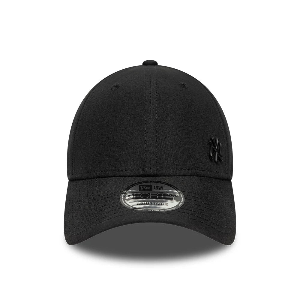 New York Yankees Tonal Flawless Black New Era 9FORTY Adjustable Cap, front view with a black raised NY logo embroidered on the front panel and a 9FORTY size sticker on the visor, showcasing the structured black crown.