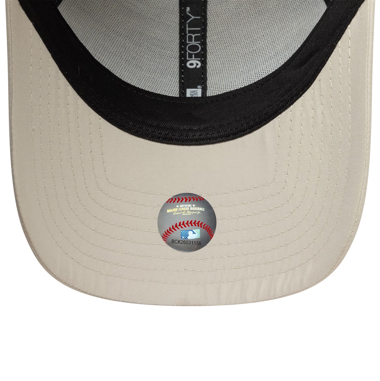 This is a New York Yankees Tonal Flawless Cream 9FORTY Adjustable Cap 5