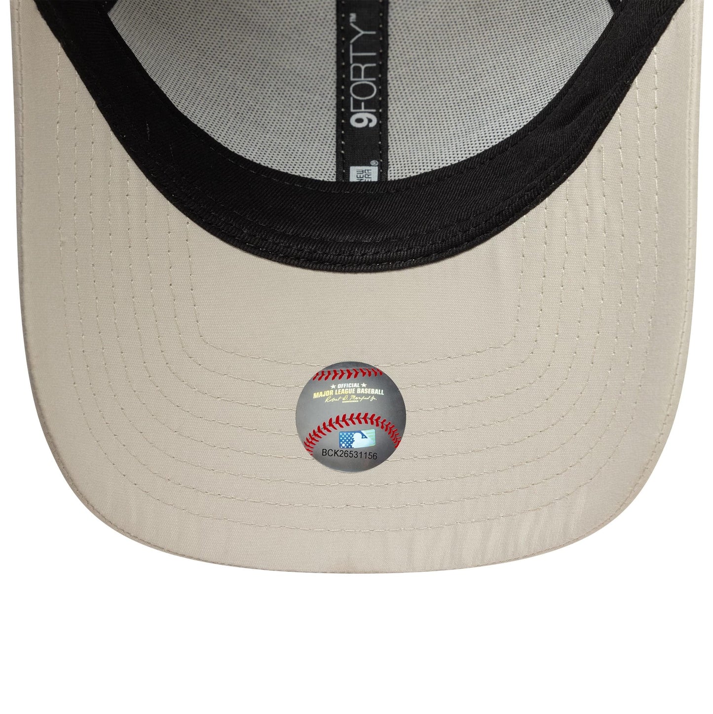 This is a New York Yankees Tonal Flawless Cream 9FORTY Adjustable Cap 5