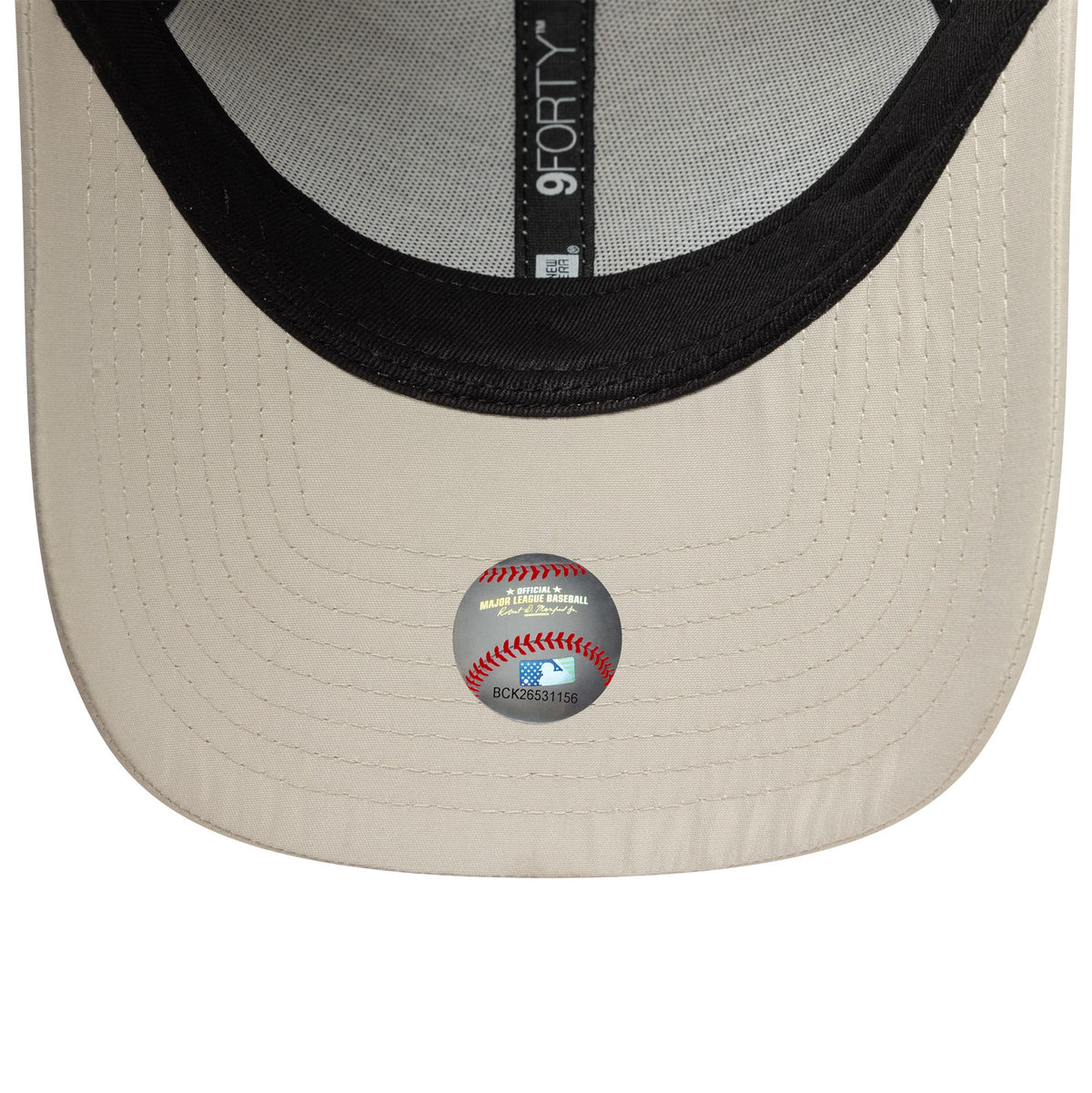 This is a New York Yankees Tonal Flawless Cream 9FORTY Adjustable Cap 5