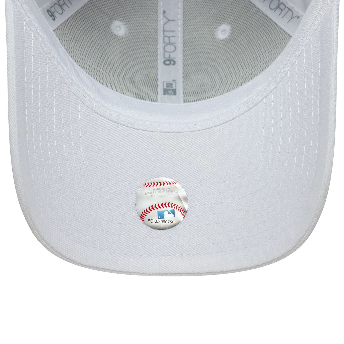 New York Yankees Womens MLB Floral Infill White New Era 9FORTY Adjustable Cap, inside view showing white structured taping along the seams, a sweatband under the crown, and a 9FORTY size sticker on the white undervisor.