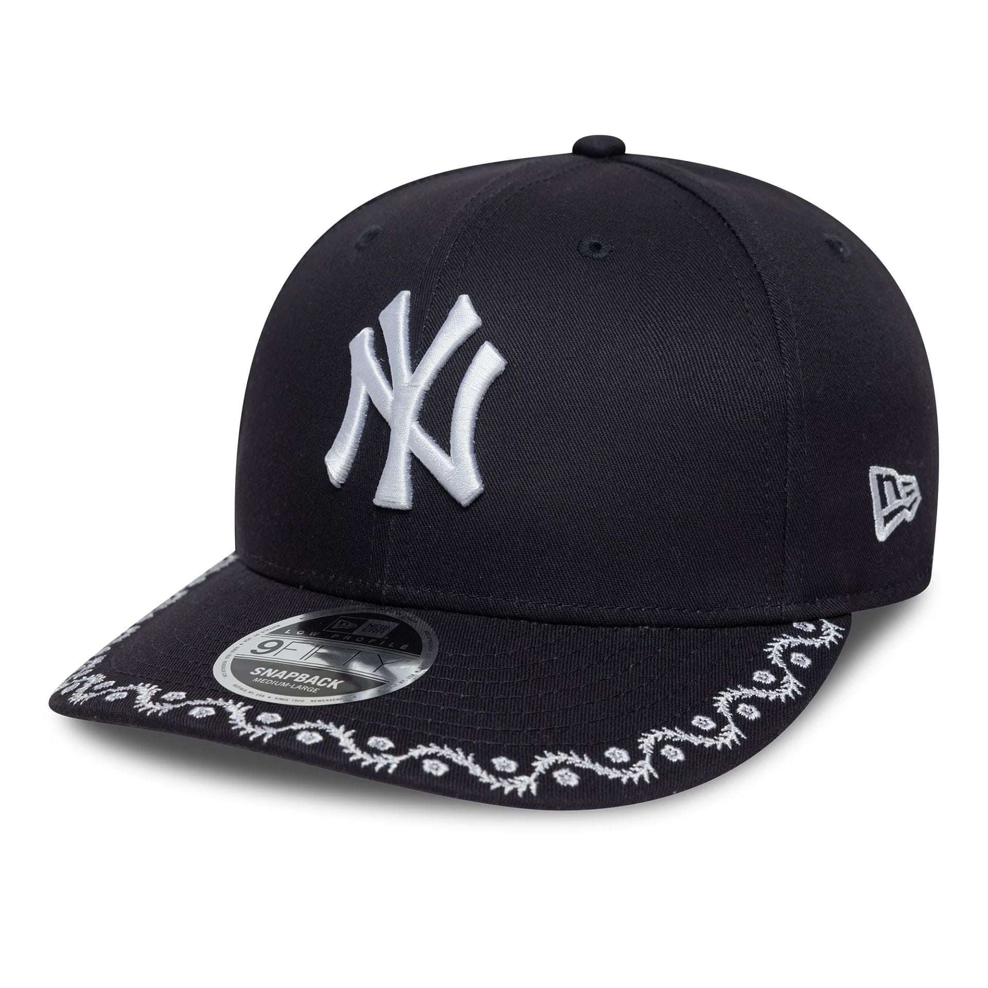 This is a New York Yankees MLB Floral Navy Low Profile 9FIFTY Snapback Adjustable Cap 1
