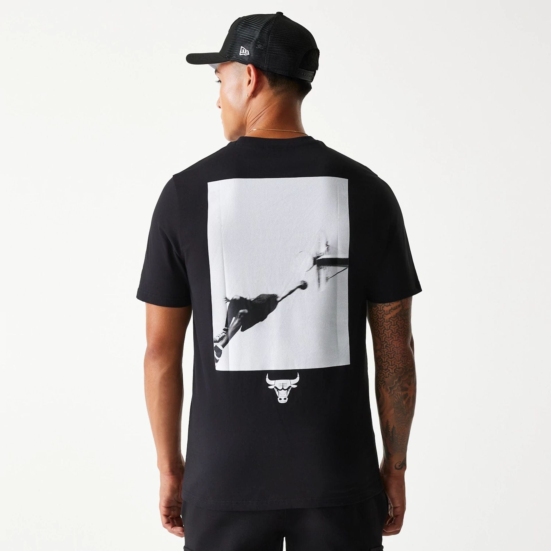 The Male model is wearing Chicago Bulls NBA Court Graphic Black T-Shirt 2