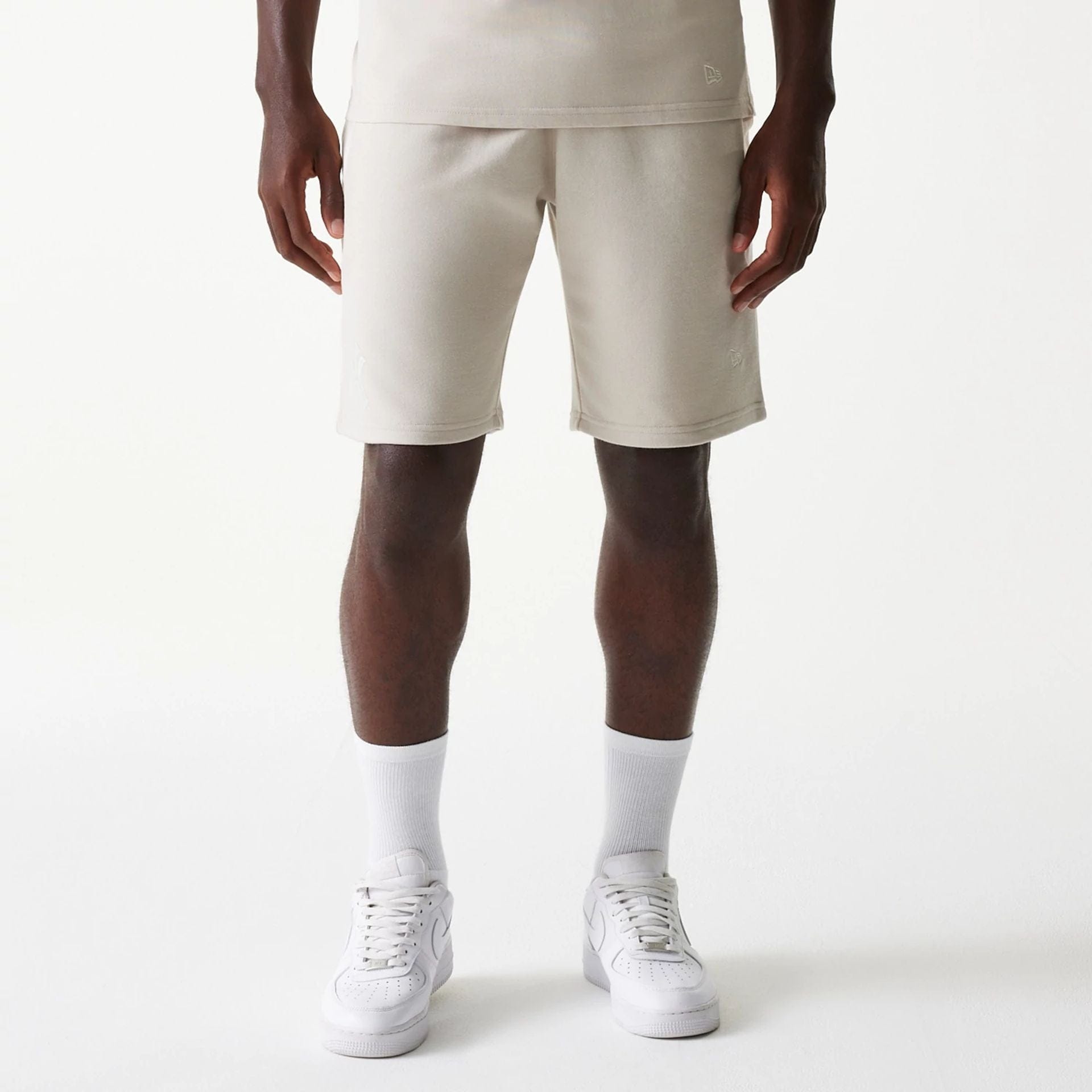 The Male model is wearing New York Yankees MLB Raglan Cream Shorts 1