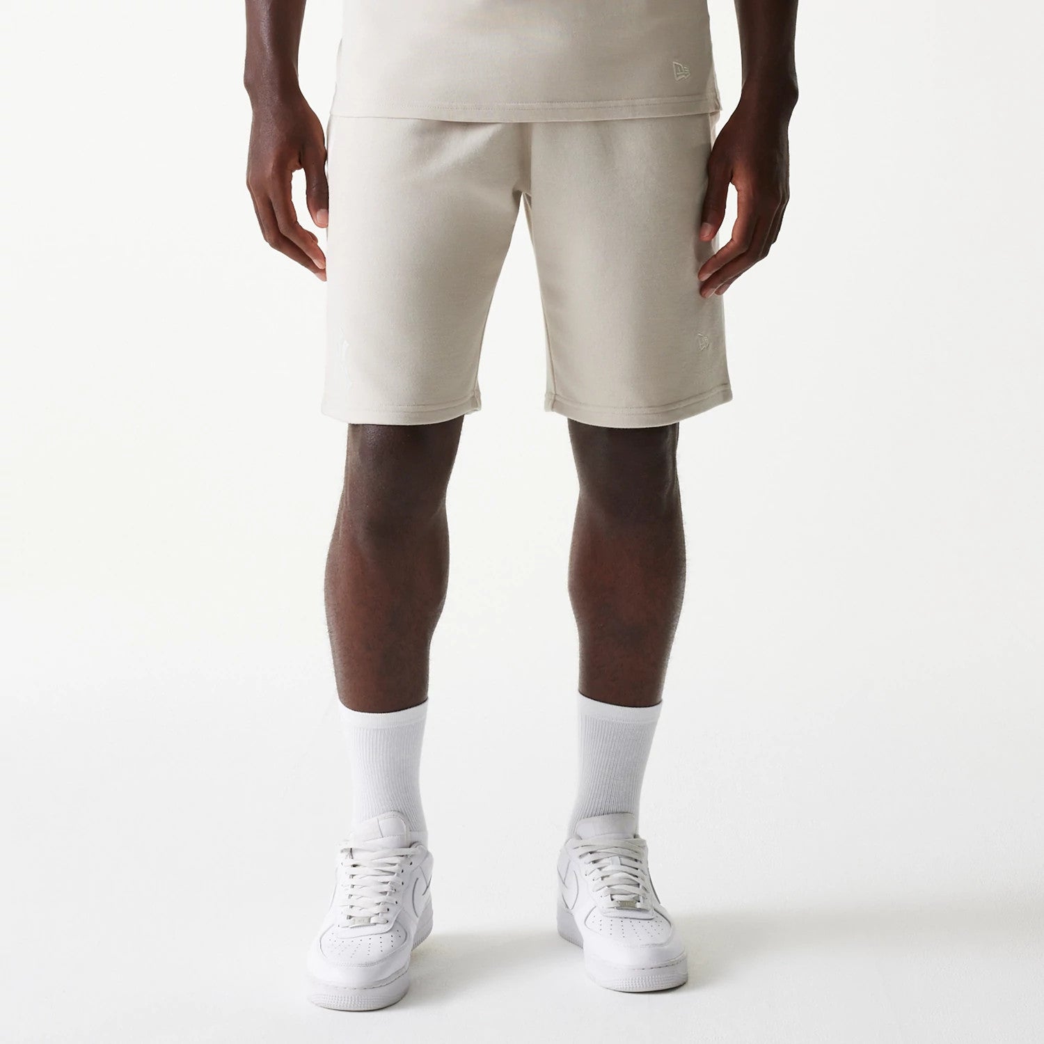 The Male model is wearing New York Yankees MLB Raglan Cream Shorts 1