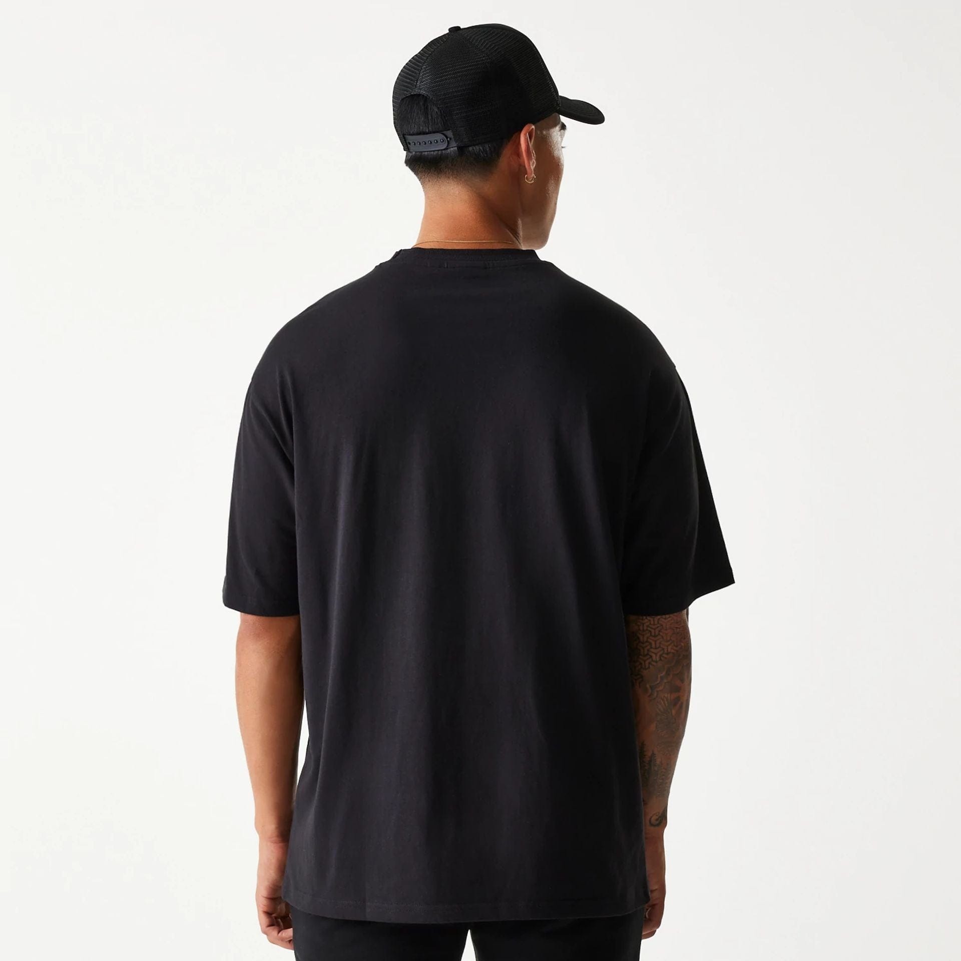 The Male model is wearing New Era Crest Black Oversized T-Shirt 2