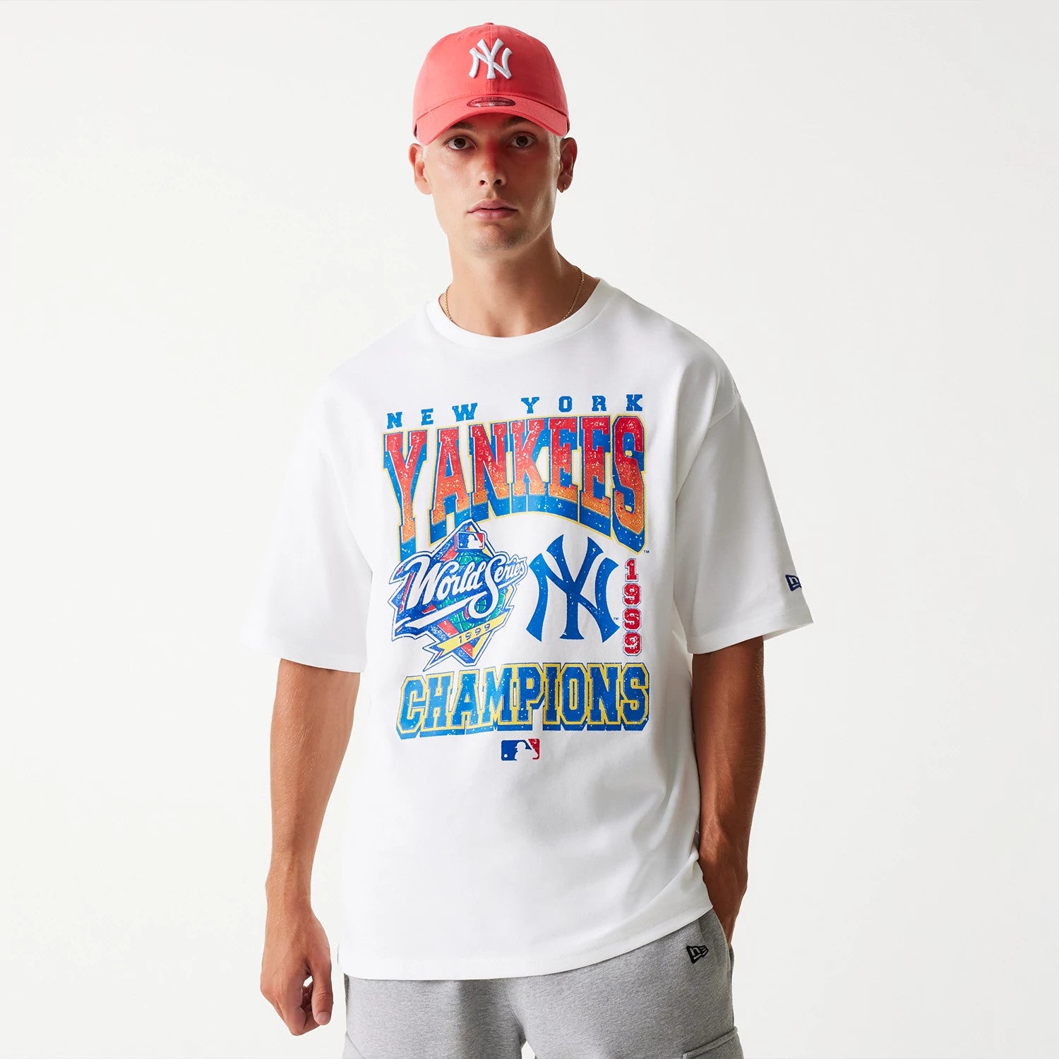 The Male model is wearing New York Yankees MLB World Series 1999 White Oversized T-Shirt 3
