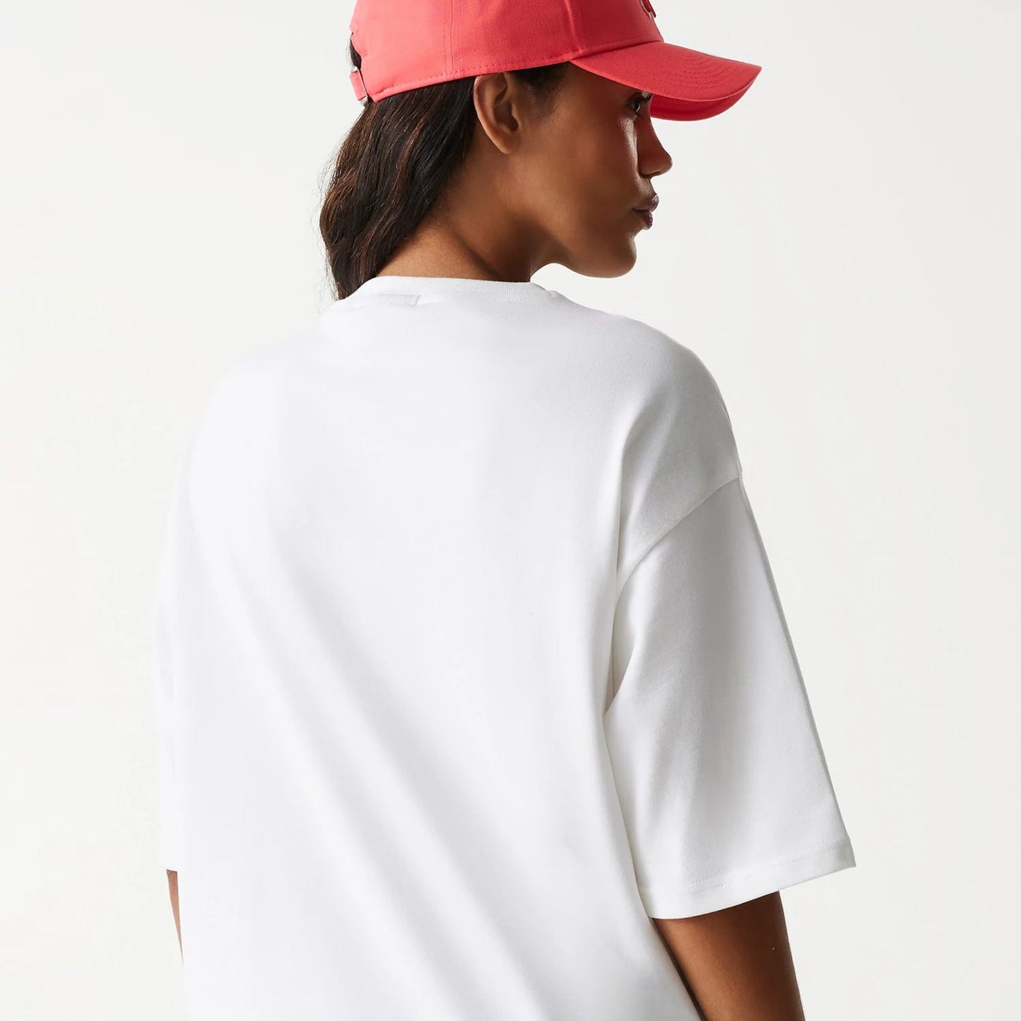 The Male model is wearing New York Yankees MLB World Series 1999 White Oversized T-Shirt 8
