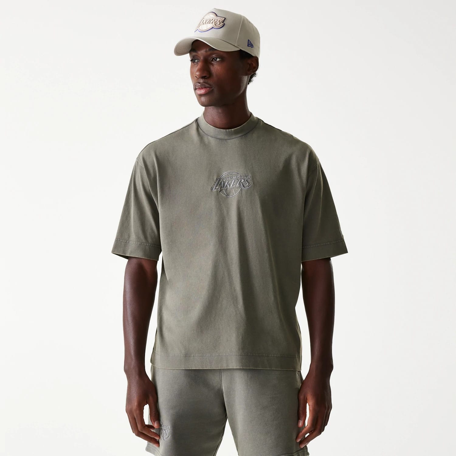 The Male model is wearing LA Lakers NBA Washed Grey Box T-Shirt 1