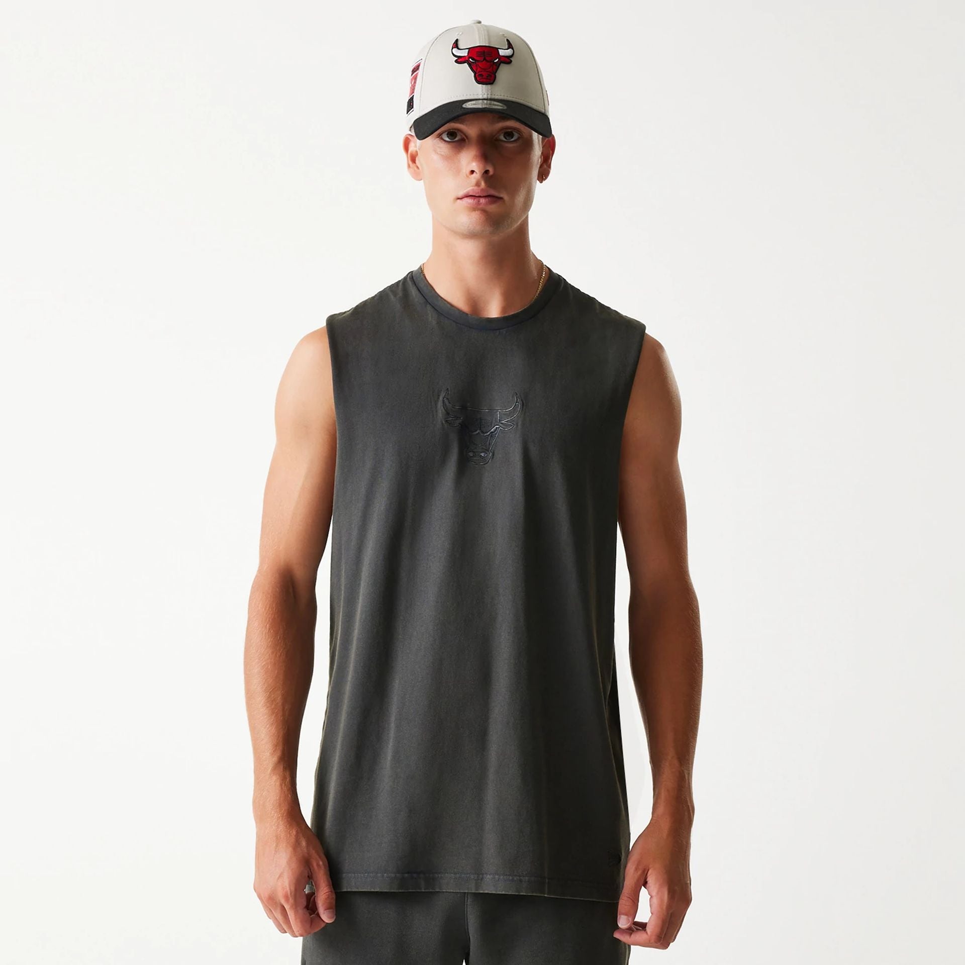 The Male model is wearing Chicago Bulls NBA Washed Grey Sleeveless T-Shirt 1