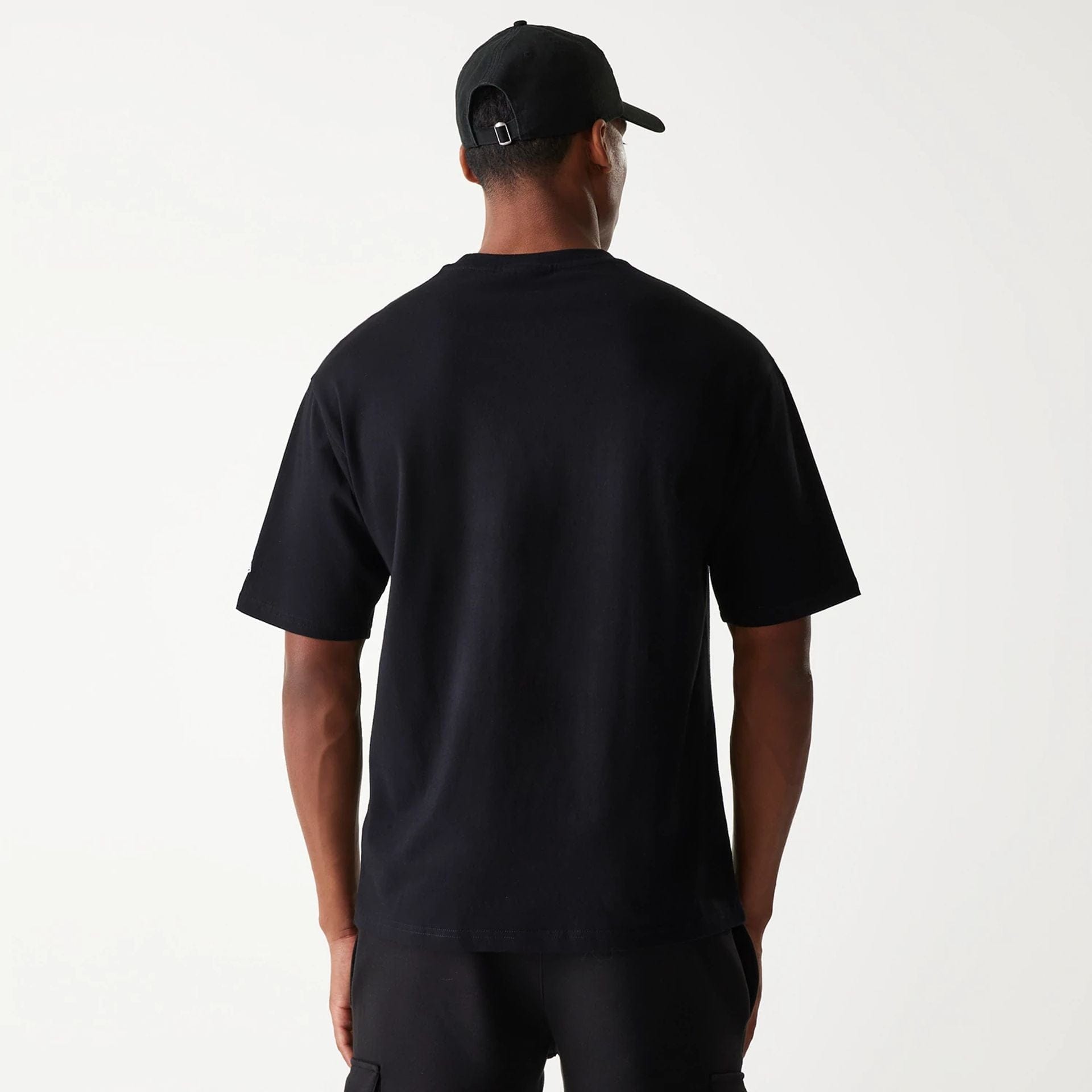 The Male model is wearing Kansas City Chiefs NFL Super Bowl Black Oversized T-Shirt 2