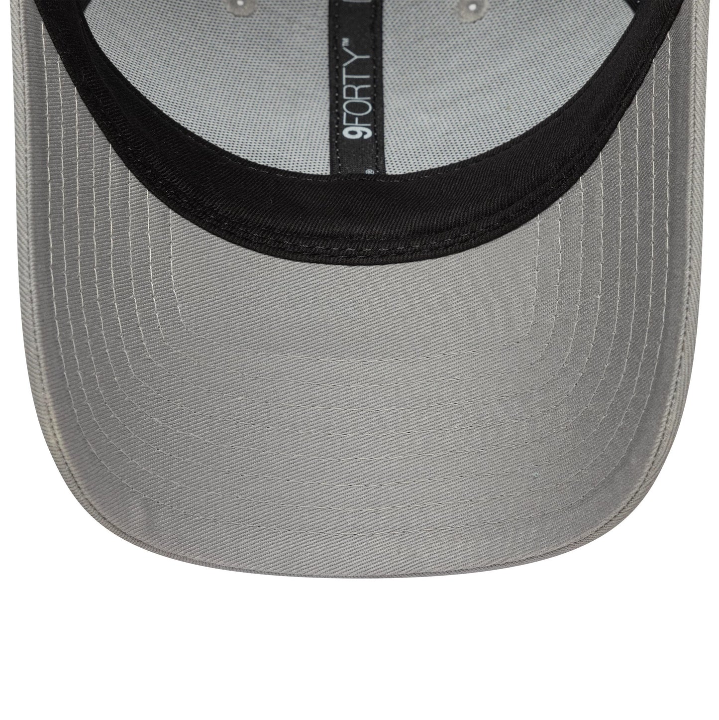 This is a New York Yankees MLB Outline Grey 9FORTY Adjustable Cap 5