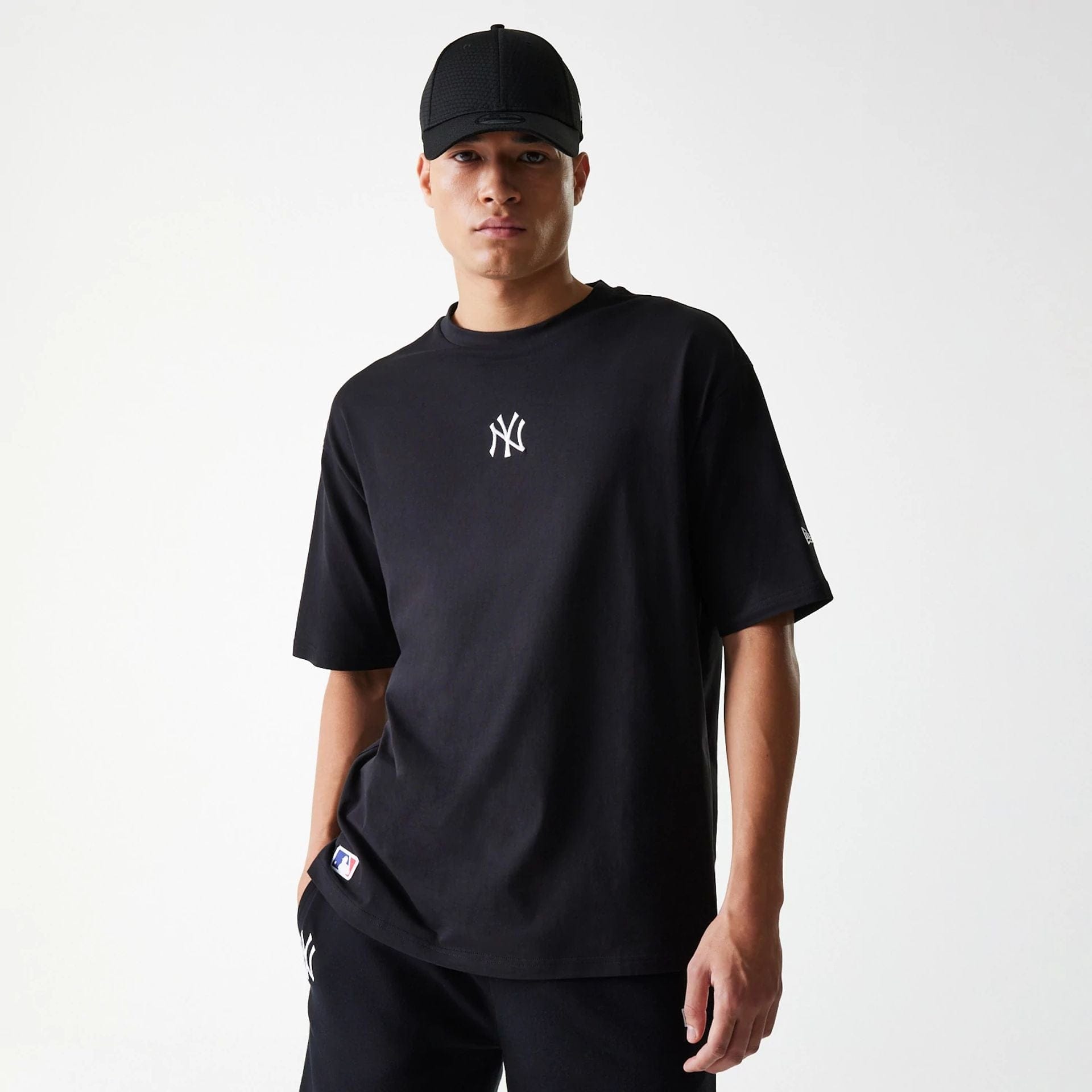 The Male model is wearing New York Yankees MLB League Essential Black Oversized T-Shirt 1