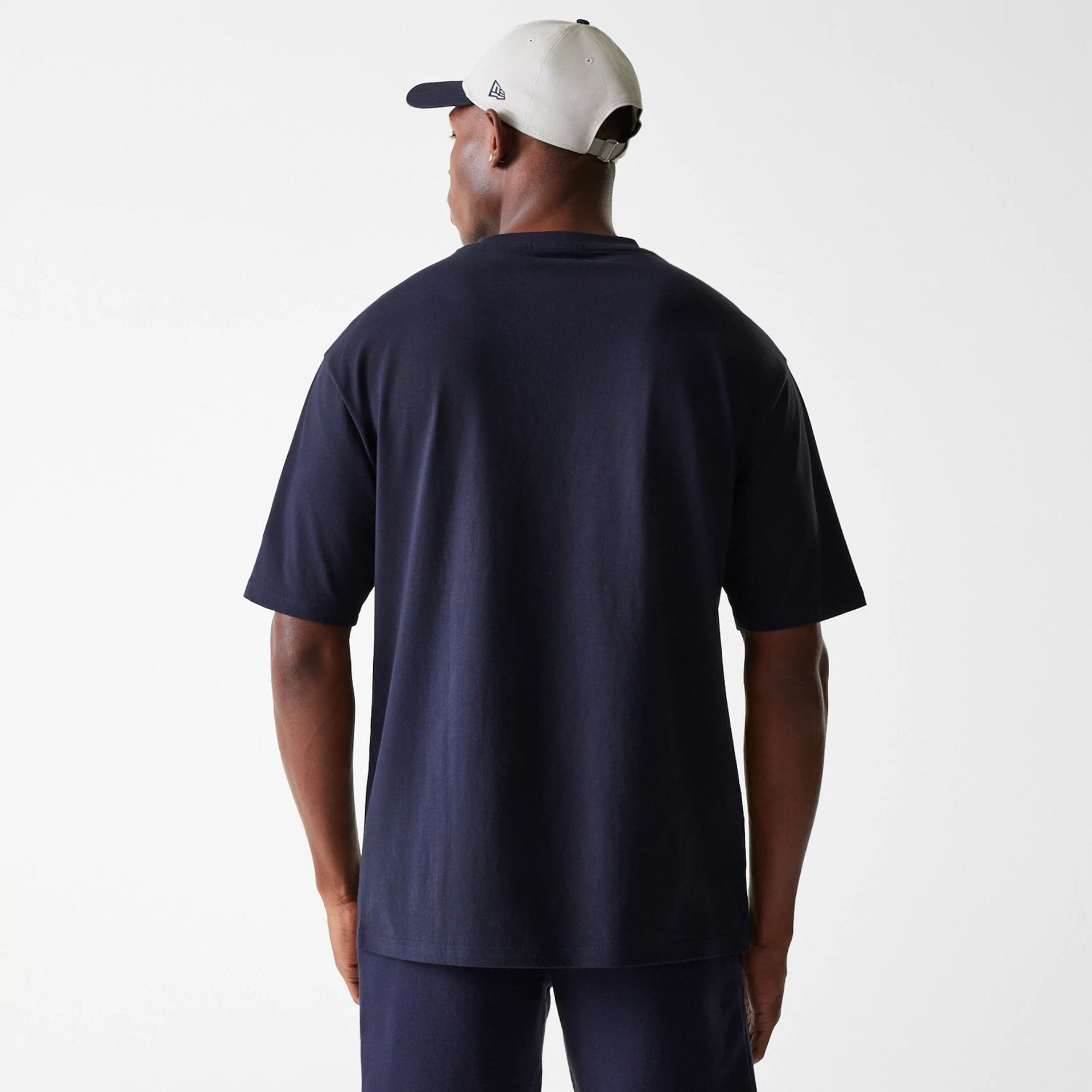 The Male model is wearing New York Yankees MLB League Essential Navy Oversized T-Shirt 2