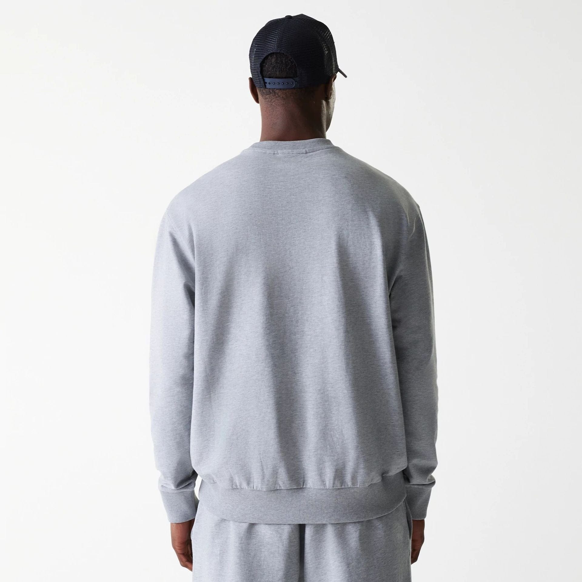 The Male model is wearing New York Yankees MLB League Essential Midi Grey Oversized Crew Neck Sweater 2