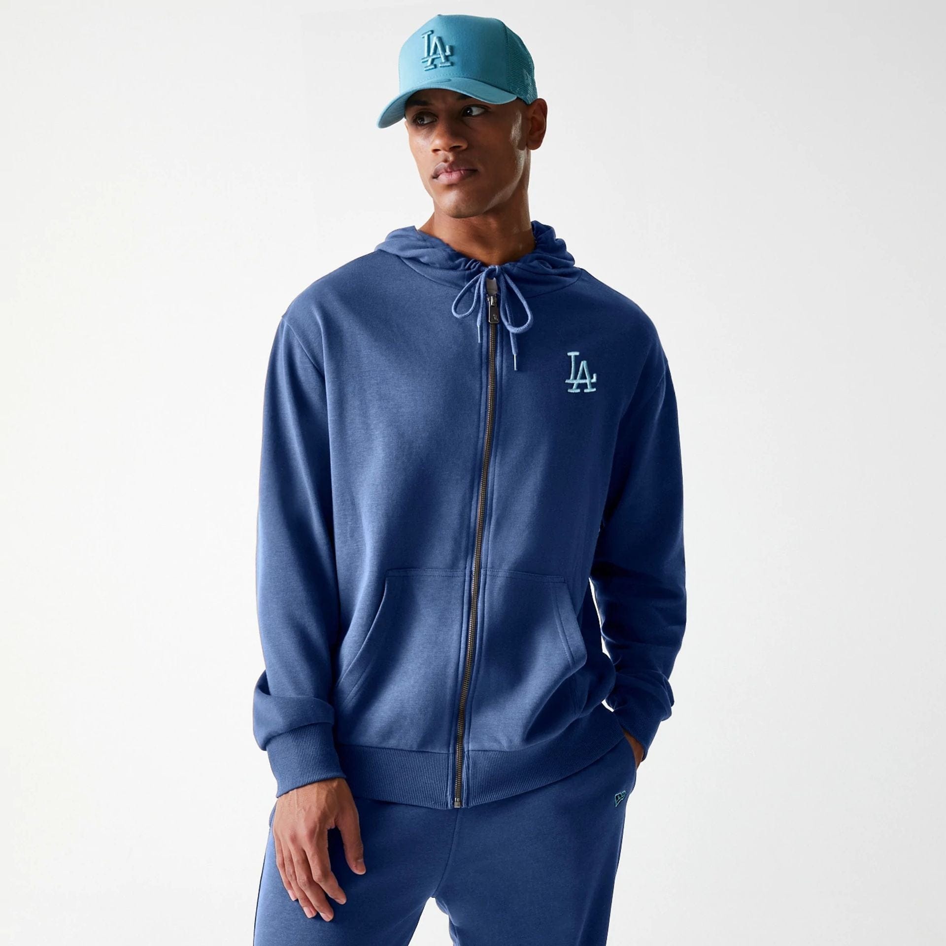 The Male model is wearing LA Dodgers MLB Midi League Essential Dark Blue Oversized Full Zip Hoodie 2