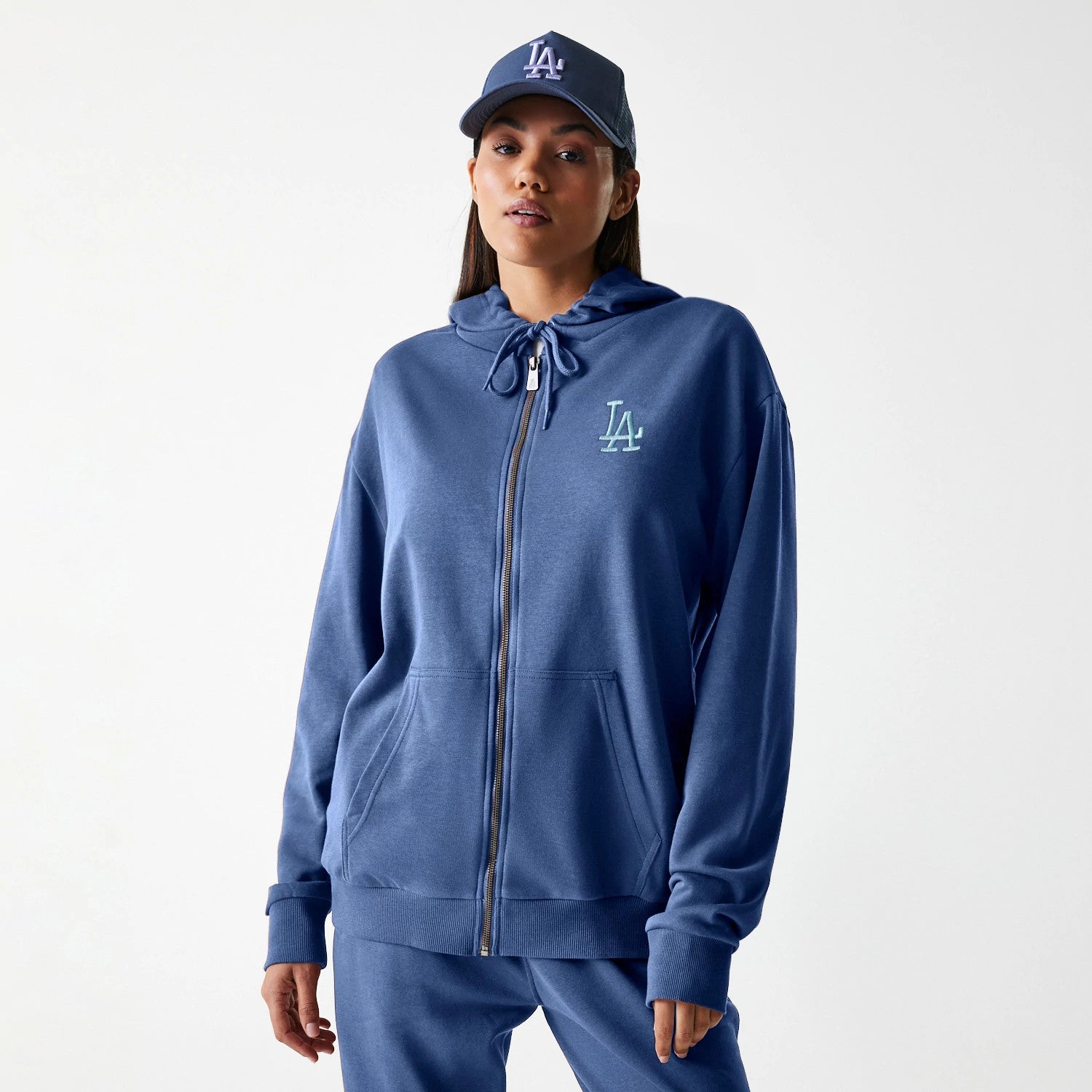 The Male model is wearing LA Dodgers MLB Midi League Essential Dark Blue Oversized Full Zip Hoodie 4