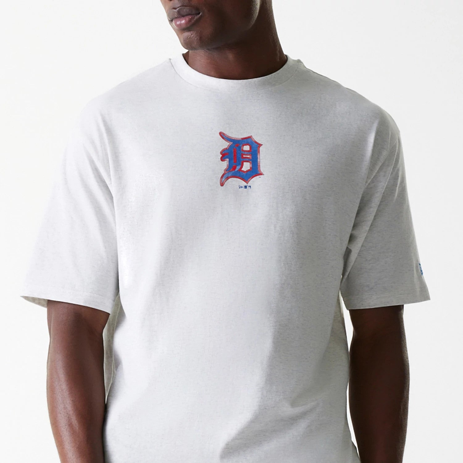 The Male model is wearing Detroit Tigers MLB World Series Pastel Grey Oversized T-Shirt 3