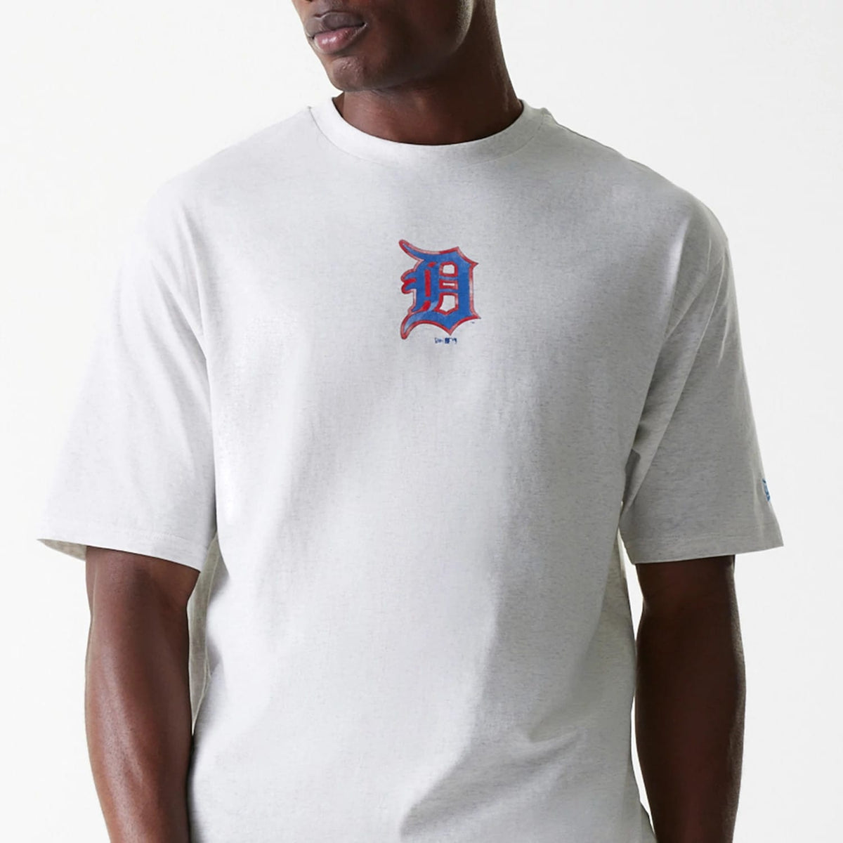 The Male model is wearing Detroit Tigers MLB World Series Pastel Grey Oversized T-Shirt 3