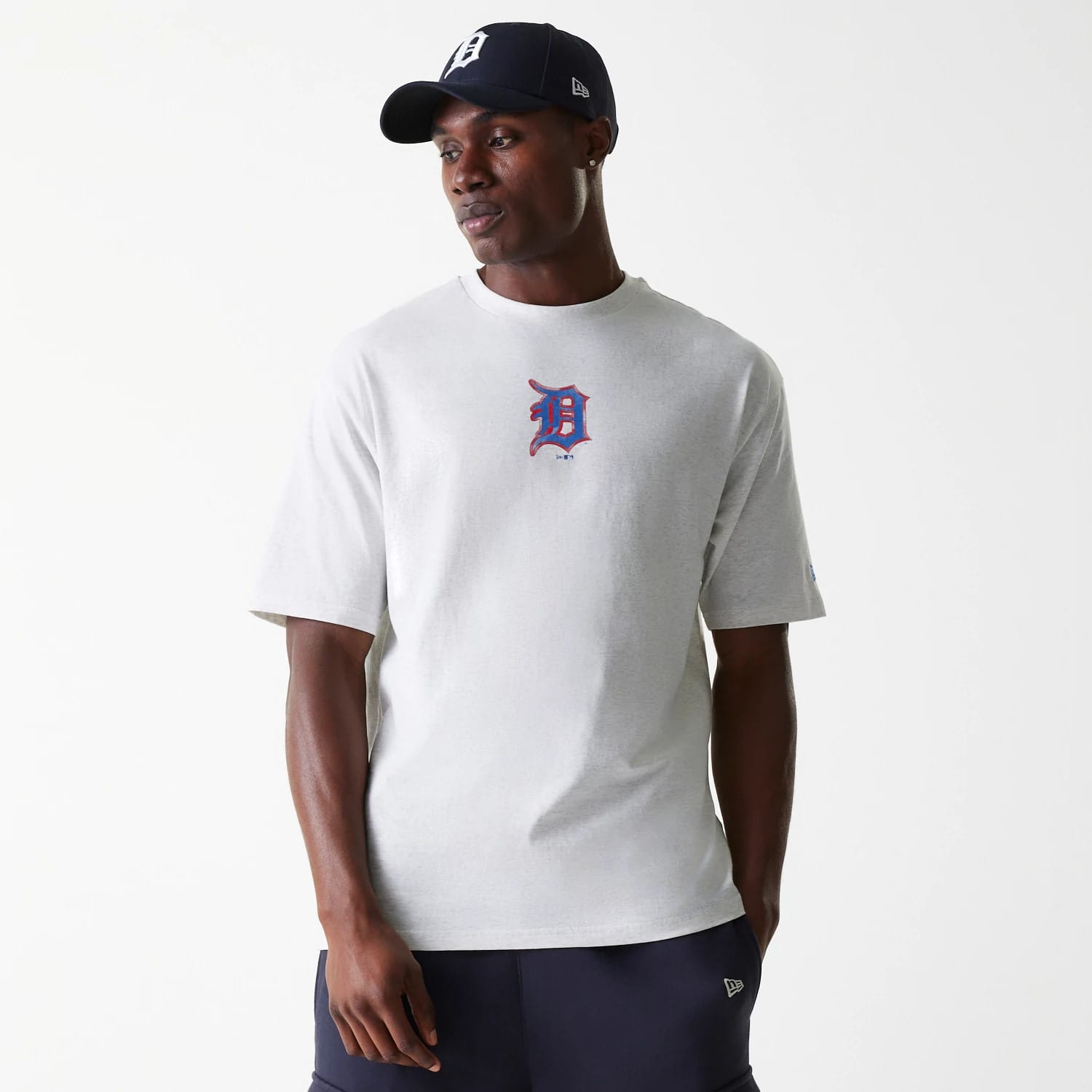 The Male model is wearing Detroit Tigers MLB World Series Pastel Grey Oversized T-Shirt 1