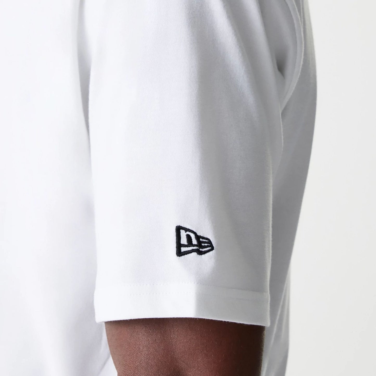 The Male model is wearing New York Yankees MLB World Series White Oversized T-Shirt 7