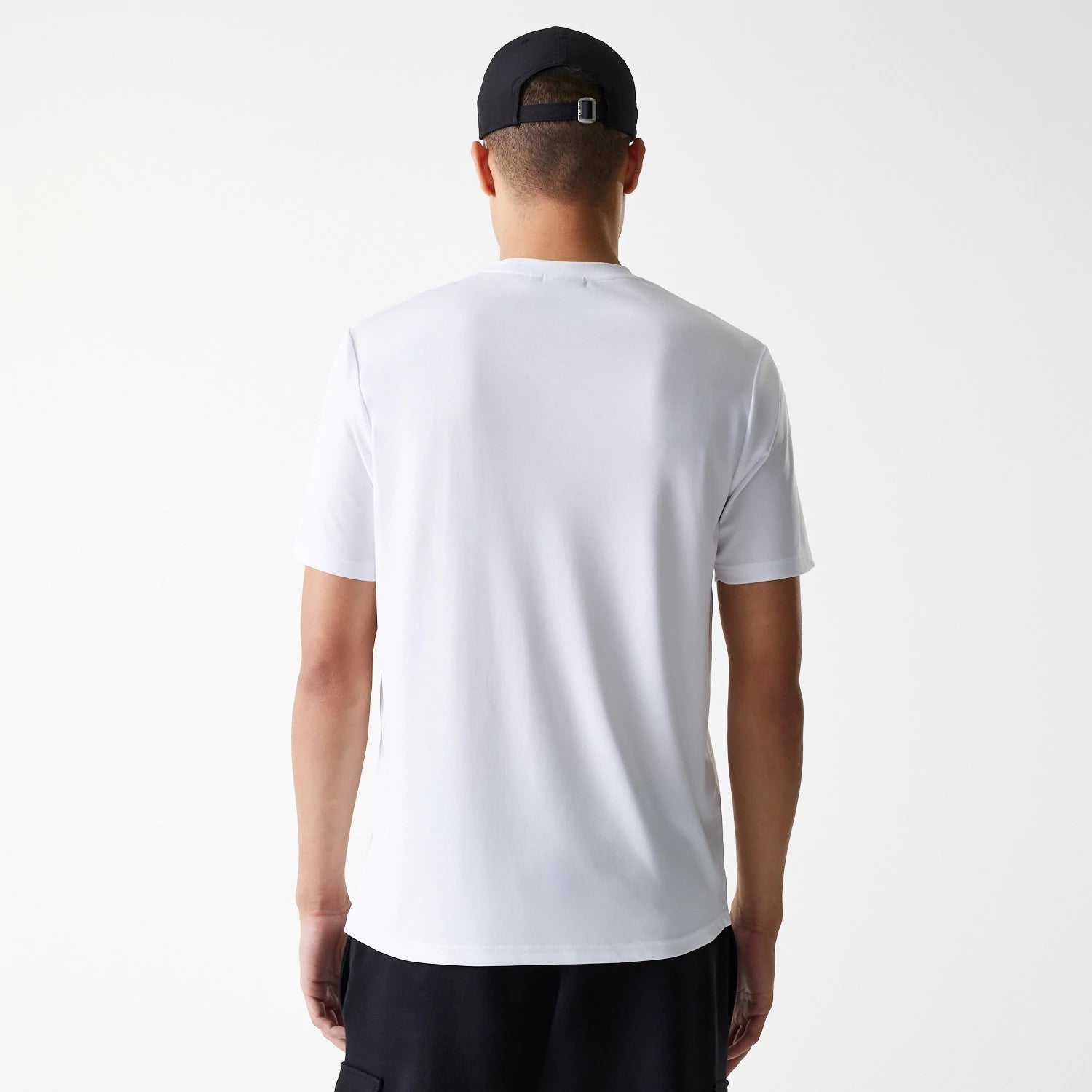 The Male model is wearing Chicago Bulls NBA Essentials White T-Shirt 2
