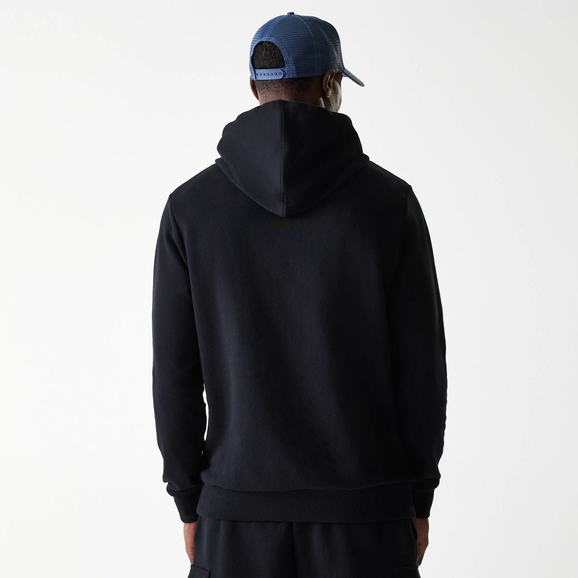 The Male model is wearing New York Yankees MLB Wordmark Black Pullover Hoodie 2