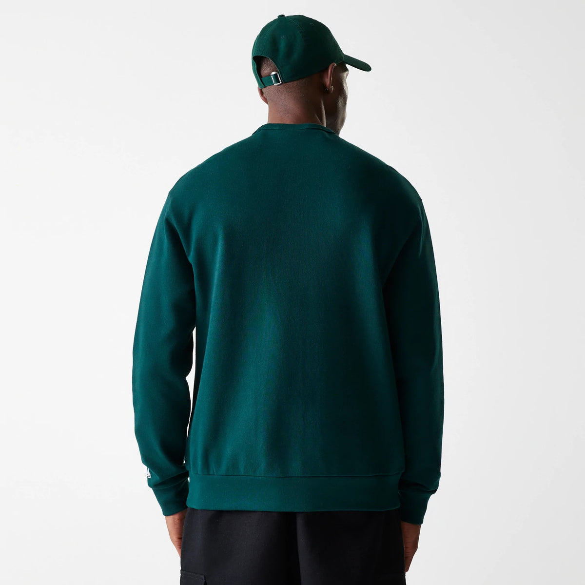 The Male model is wearing Detroit Tigers MLB Heritage Dark Green Oversized Crew Neck Sweater 2