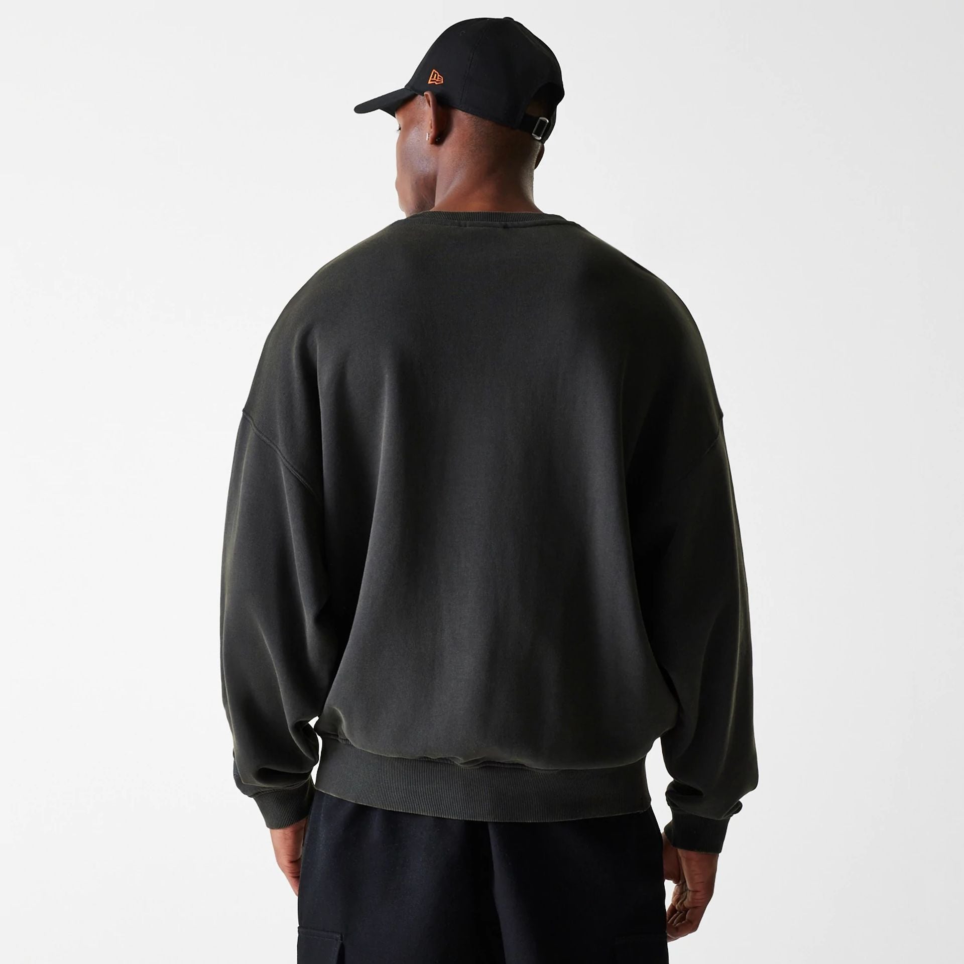 The Male model is wearing Chicago Bulls NBA Washed Graphic Grey Oversized Crew Neck Sweater 2